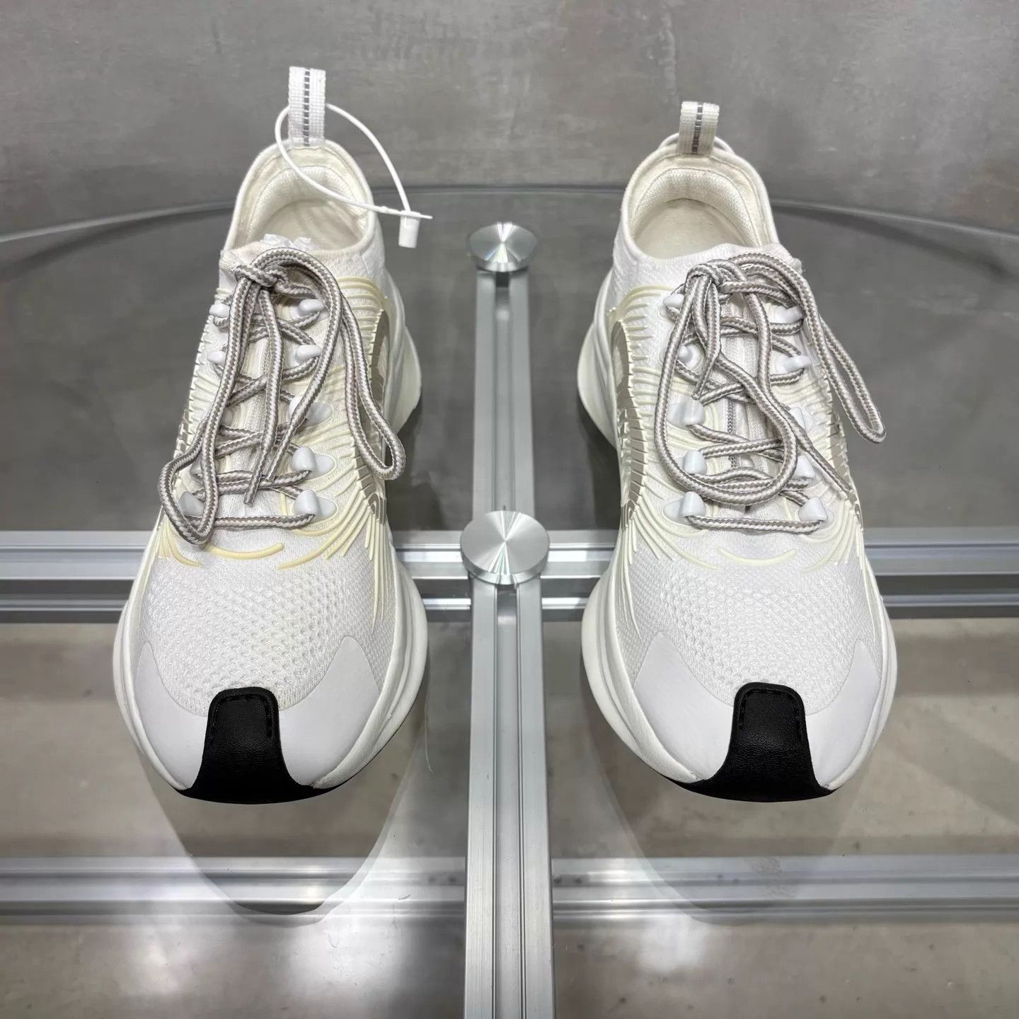 Gucci Gucci RUN White Sneakers 42.5 Size US 9.5 / EU 42-43 - 1 Thumbnail