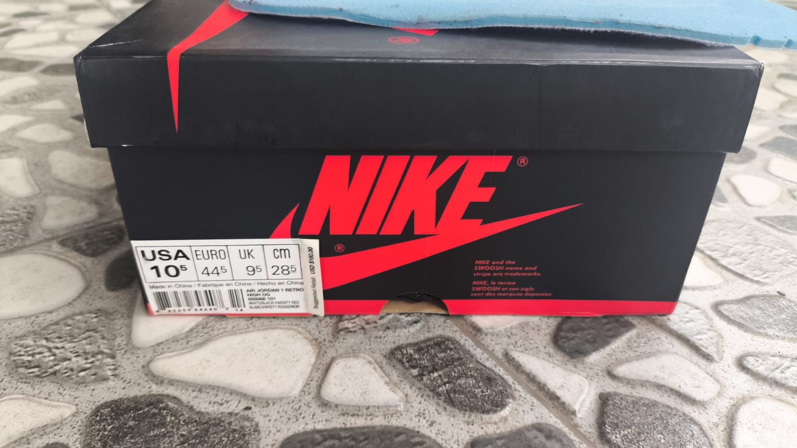 Nike Air Jordan 1 Retro High OG Chicago 2015 Size US 10.5 / EU 43-44 - 14 Thumbnail