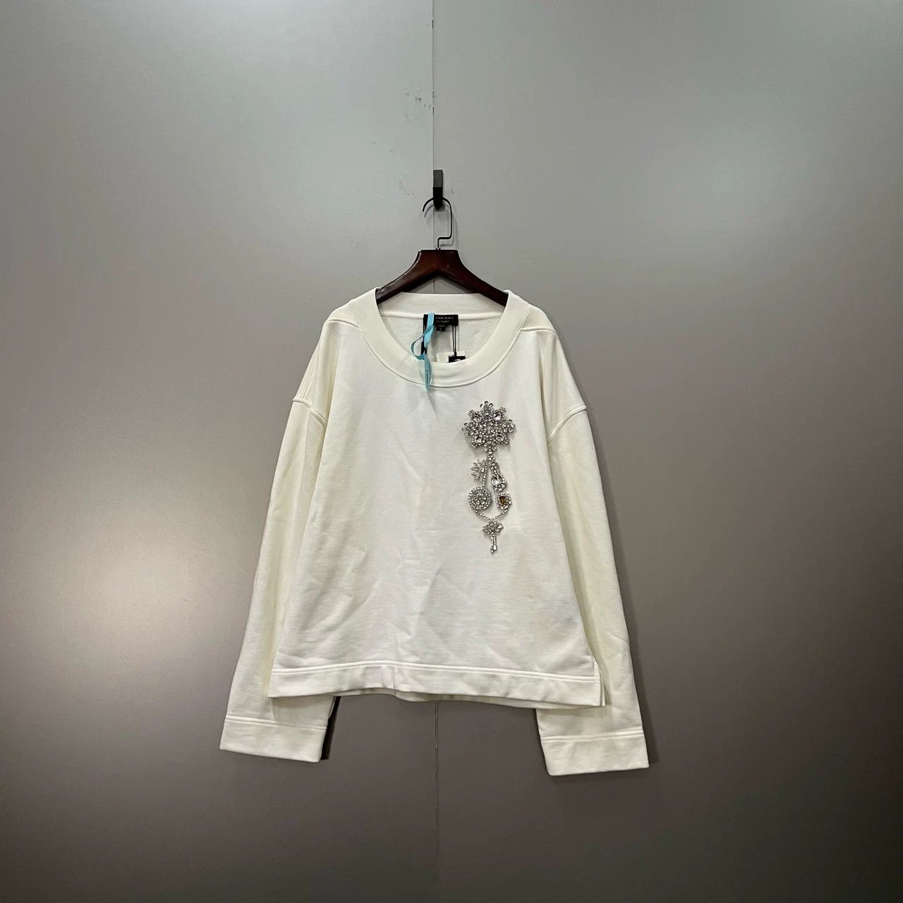 Burberry Burberry Crystal Pendant Sweatshirt Size L / US 10 / IT 46 - 1 Thumbnail