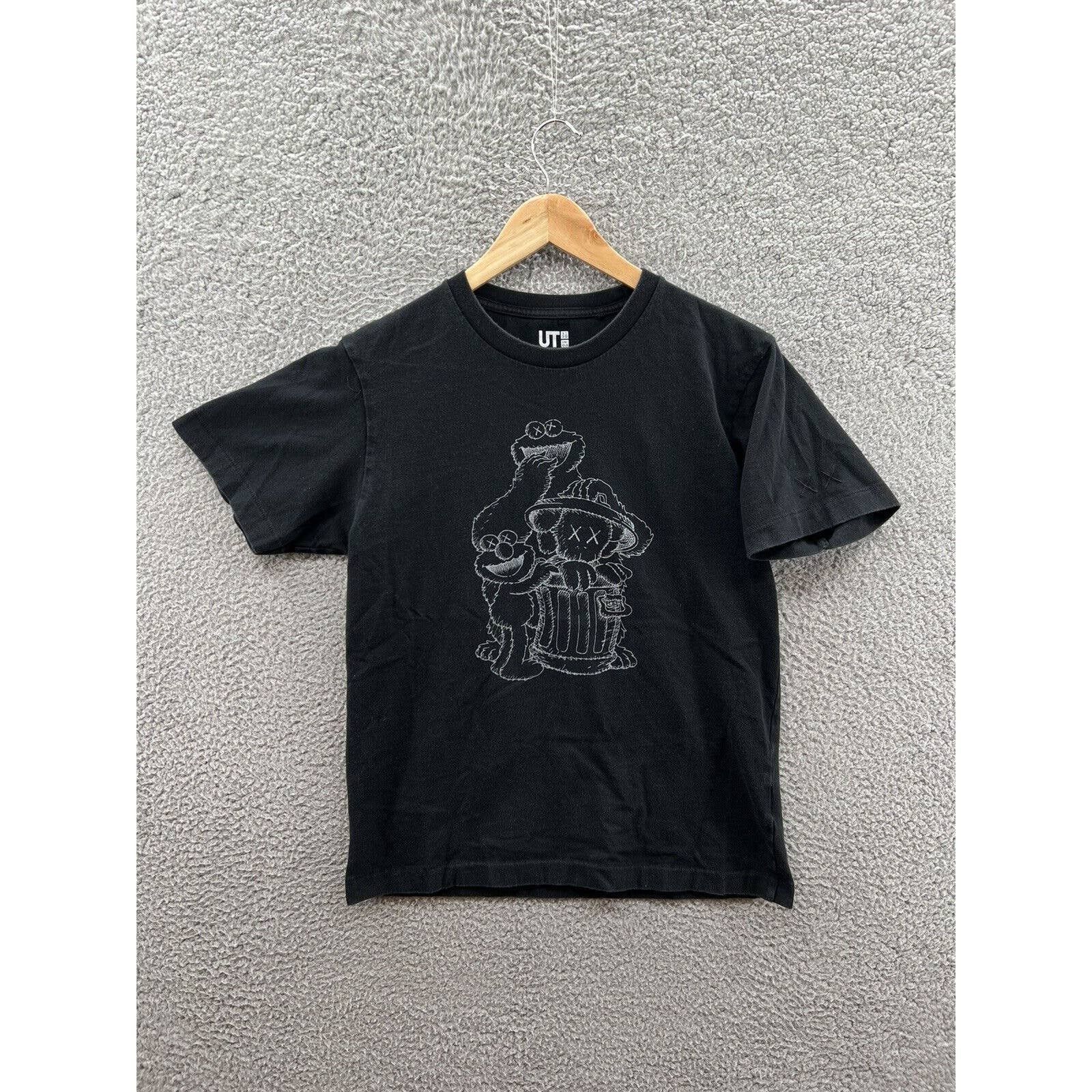 Uniqlo x KAWS Sesame Street Companion Cookie Monster Elmo White high quality T Shirt Medium