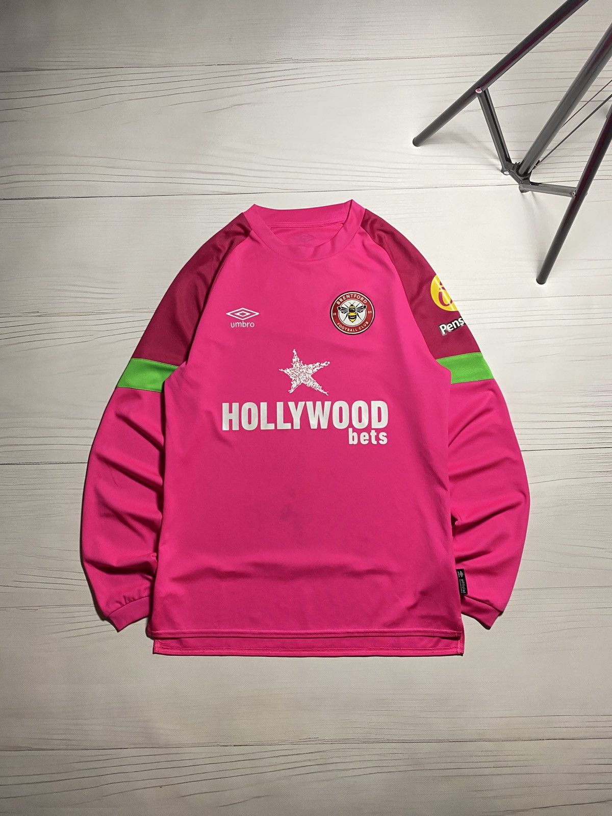 Umbro Umbro Brentford FC 2023/24 goalkeeper home soccer jersey Size US S / EU 44-46 / 1 - 1 Thumbnail