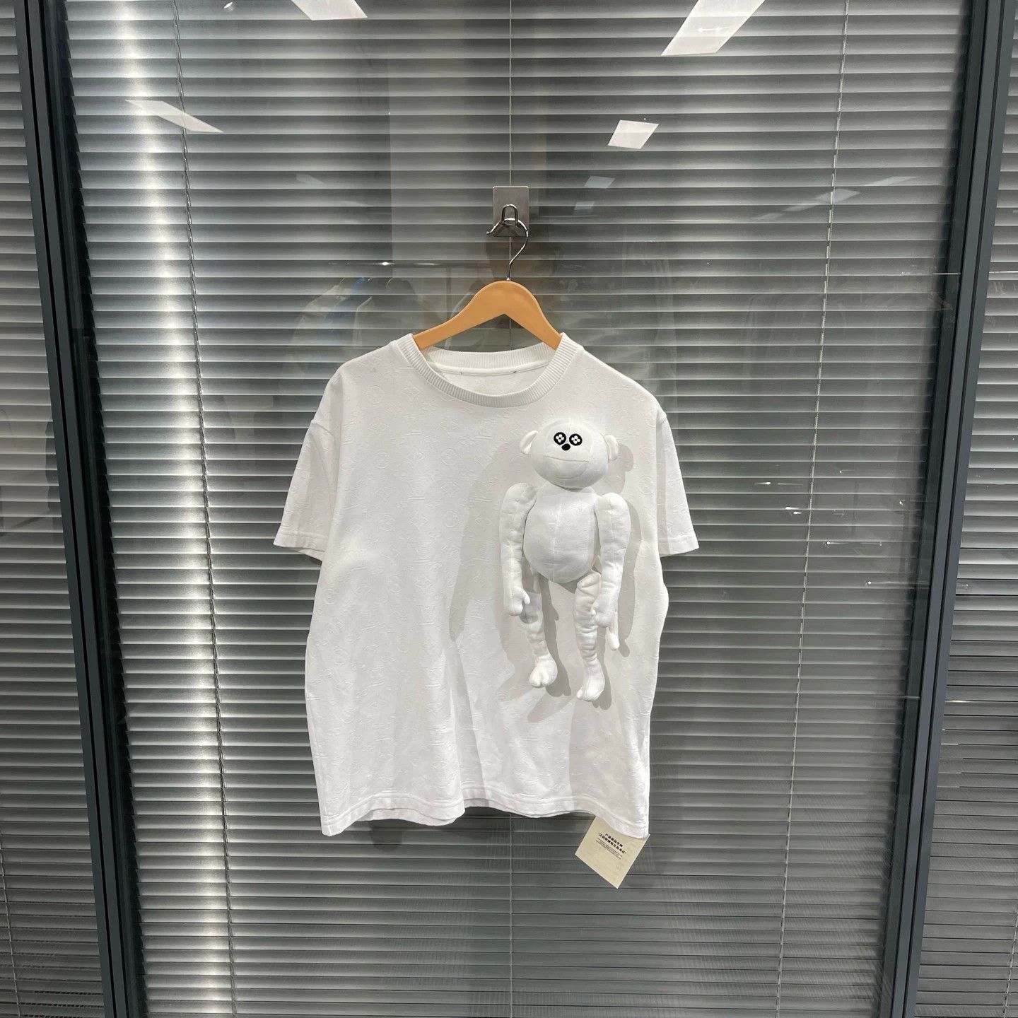Louis Vuitton LV white monkey doll short sleeve S 98new no tag Size US S / EU 44-46 / 1 - 1 Thumbnail
