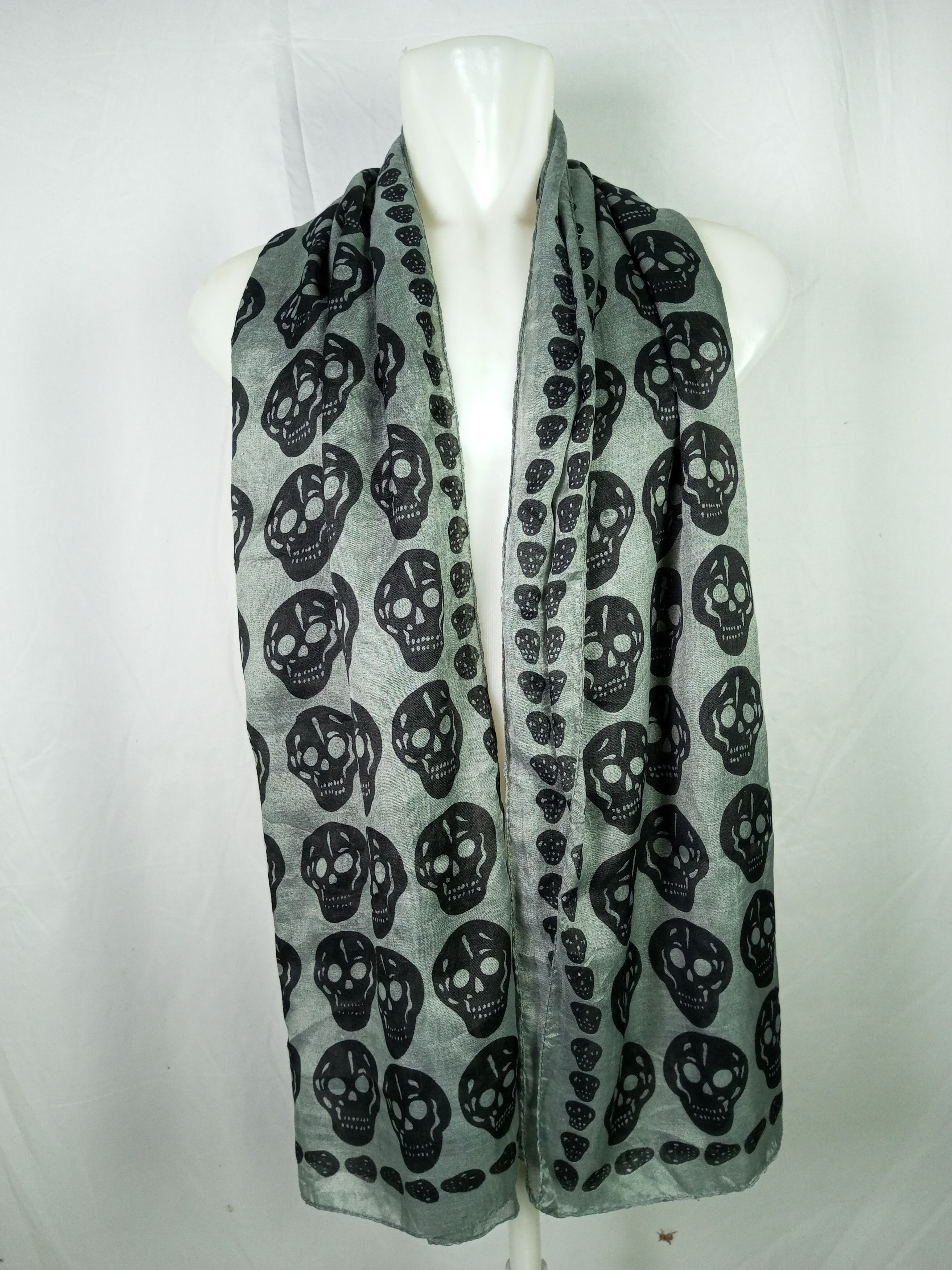 Japanese Brand Skulls Scarf Muffler Inspired By Alexander McQueen Size ONE SIZE - 4 Thumbnail