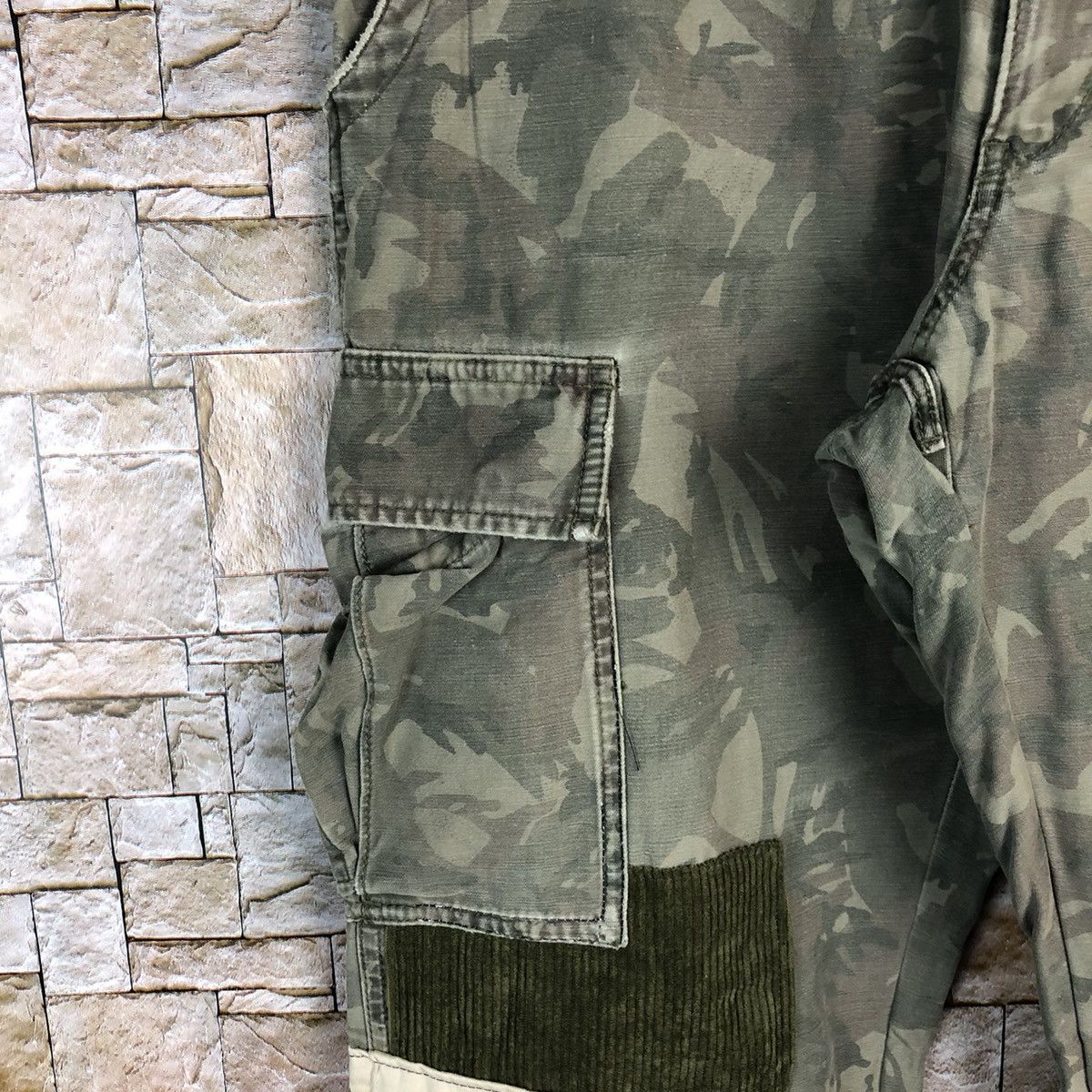 Japanese Brand Uniqlo Green Camo Cargo Multipocket Pants #A142 Size US 34 / EU 50 - 9 Thumbnail