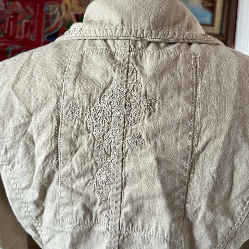 White House Black Market white house black market beige floral embroidered jacket Size S / US 4 / IT 40 - 3 Thumbnail