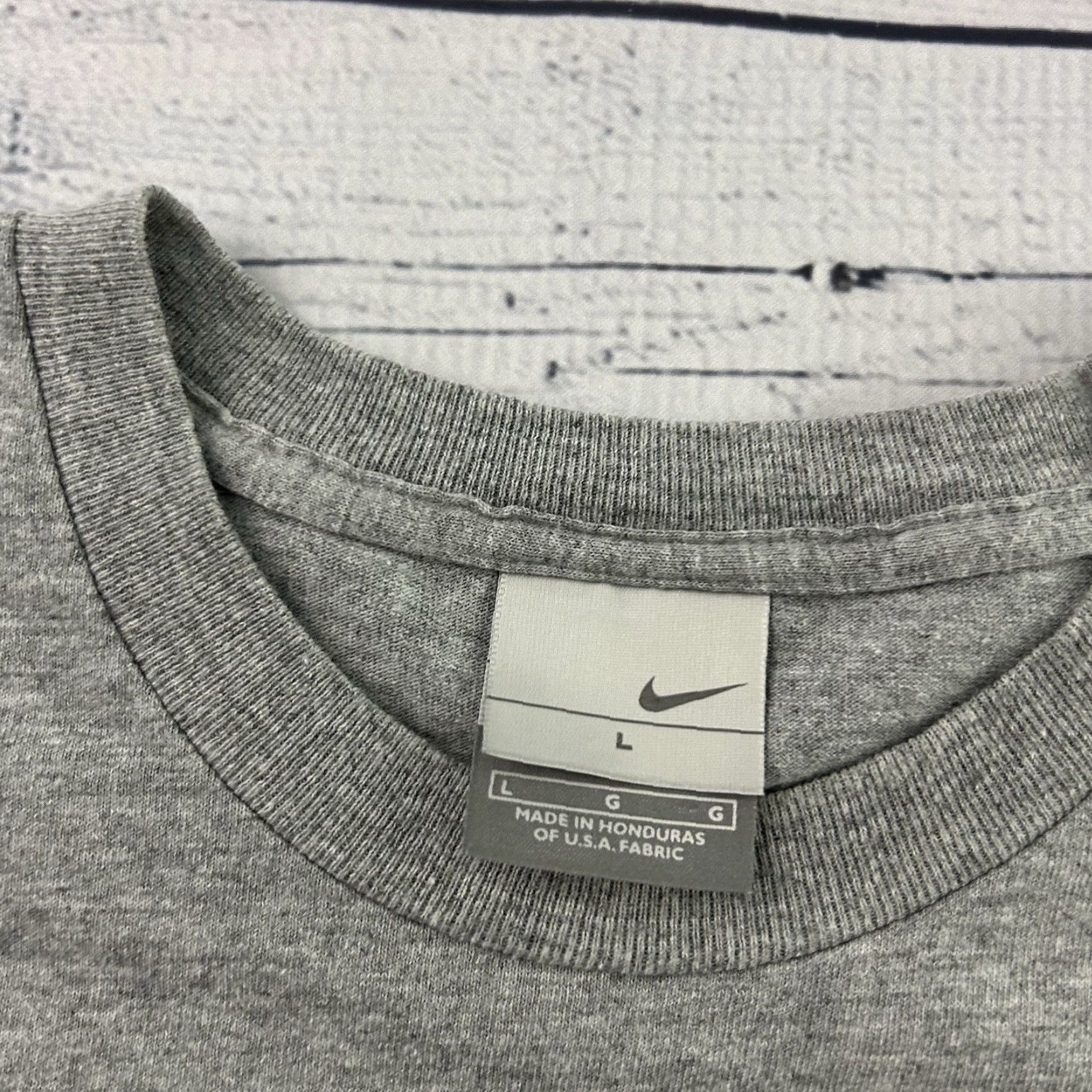 Nike VINTAGE Nike Short Sleeve T Shirt Mens L Gray Nike Air Logo 2000s All Seasons Size US L / EU 52-54 / 3 - 5 Thumbnail