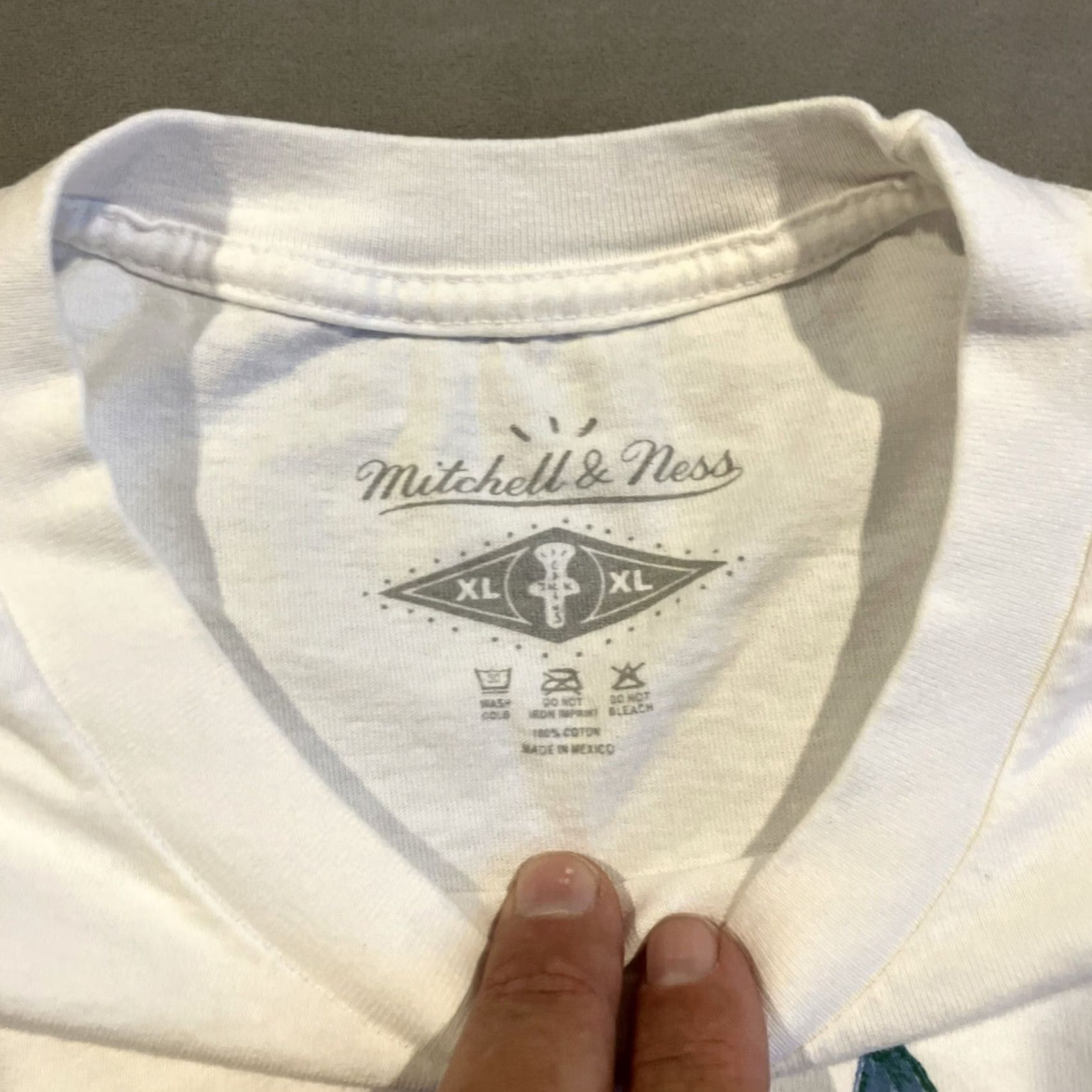 Mitchell & Ness NWOT Mitchell & Ness X Travis Scott - Tulane University - Cactus Jack -Shirt - XL Size US XL / EU 56 / 4 - 5 Thumbnail