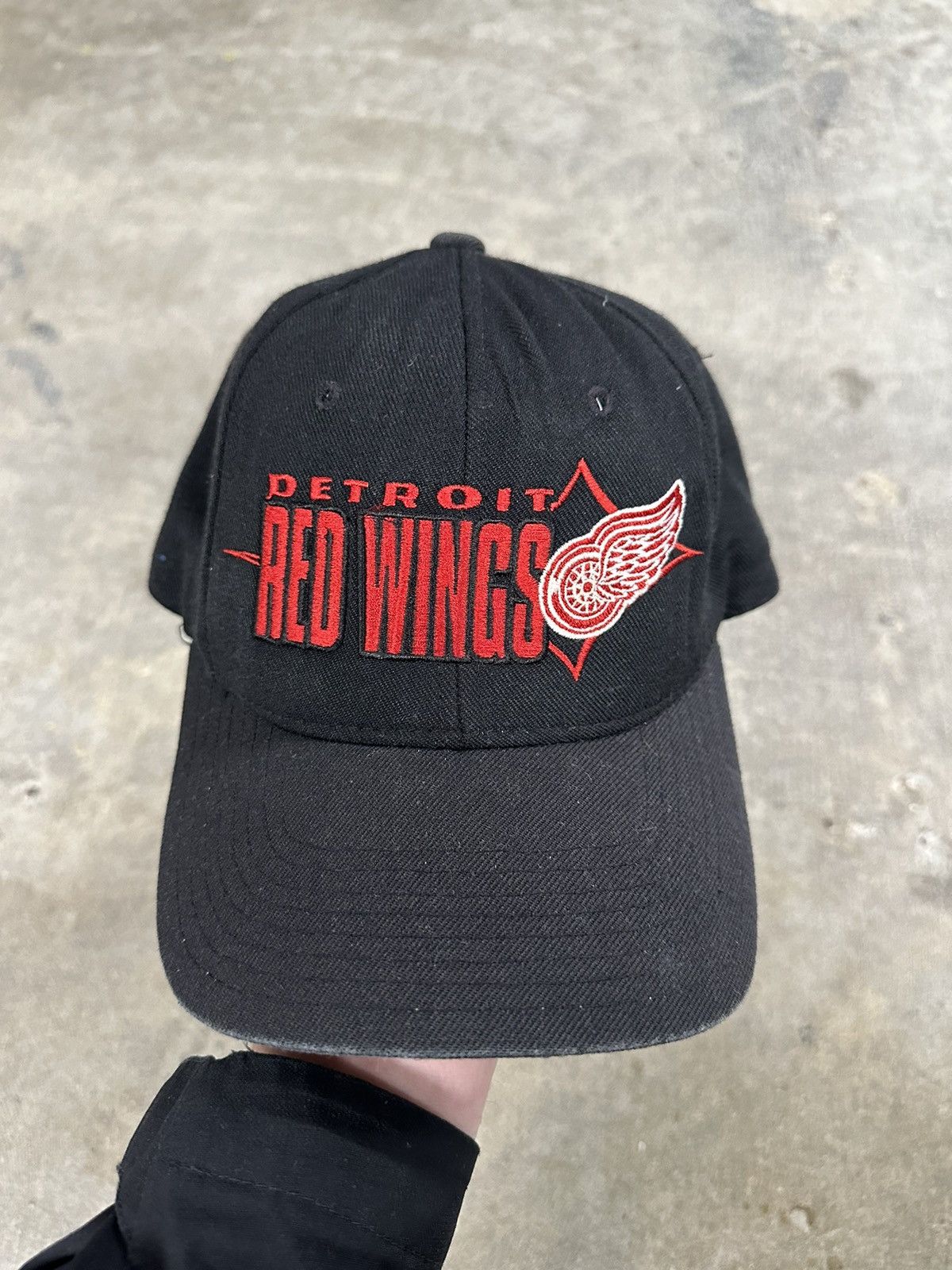 NHL × Starter × Vintage Vintage 90s Starter Detroit Red Wings Strapback OSFA Size ONE SIZE - 1 Thumbnail