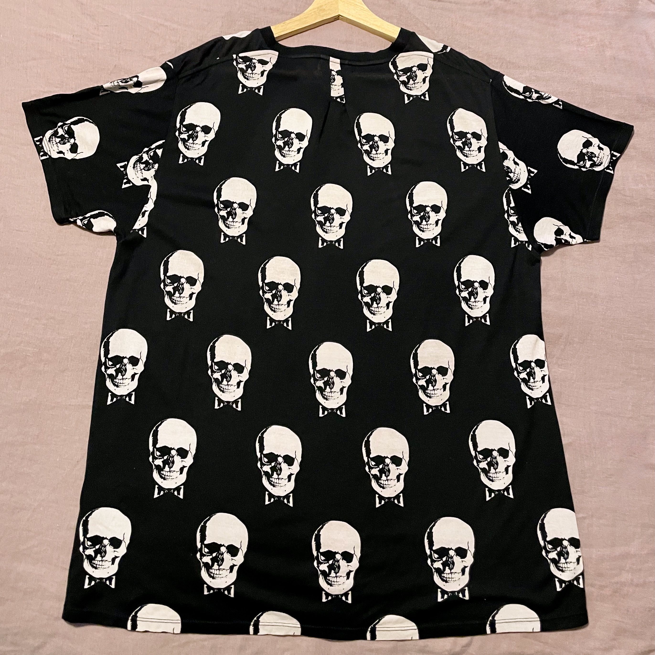 Saint Laurent Paris Saint Laurent Skull & Bow Tie Unisex T-Shirt, Black & Cream Size US L / EU 52-54 / 3 - 7 Thumbnail