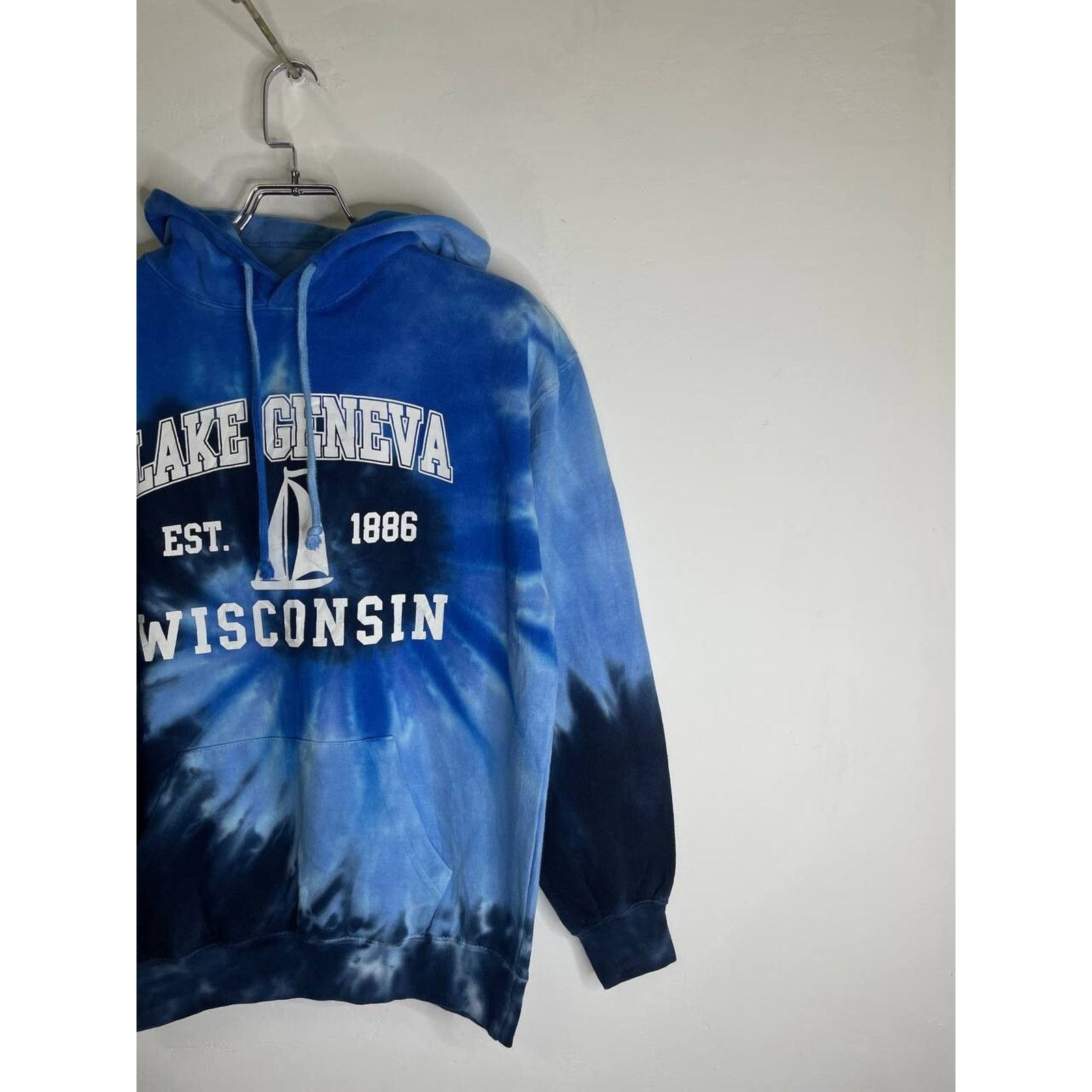 Vintage Vintage Lake Geneva Wisconsin Tie Dye Hoodie Sailboat Size M Size US M / EU 48-50 / 2 - 4 Thumbnail