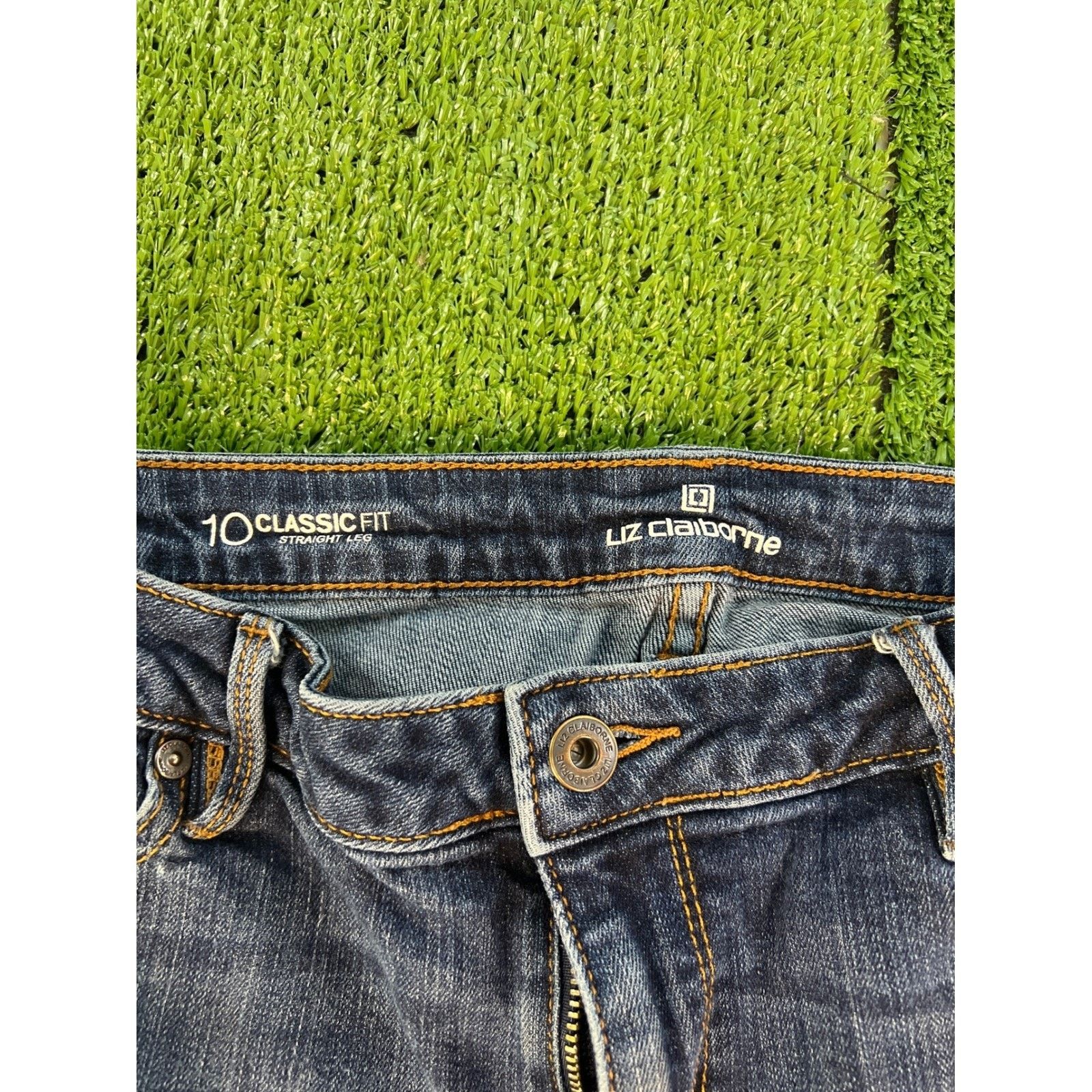 Liz Claiborne Liz Claiborne Dark Wash Denim Jeans Straight Leg Women 10 Size 34" / US 12 / IT 48 - 2 Thumbnail