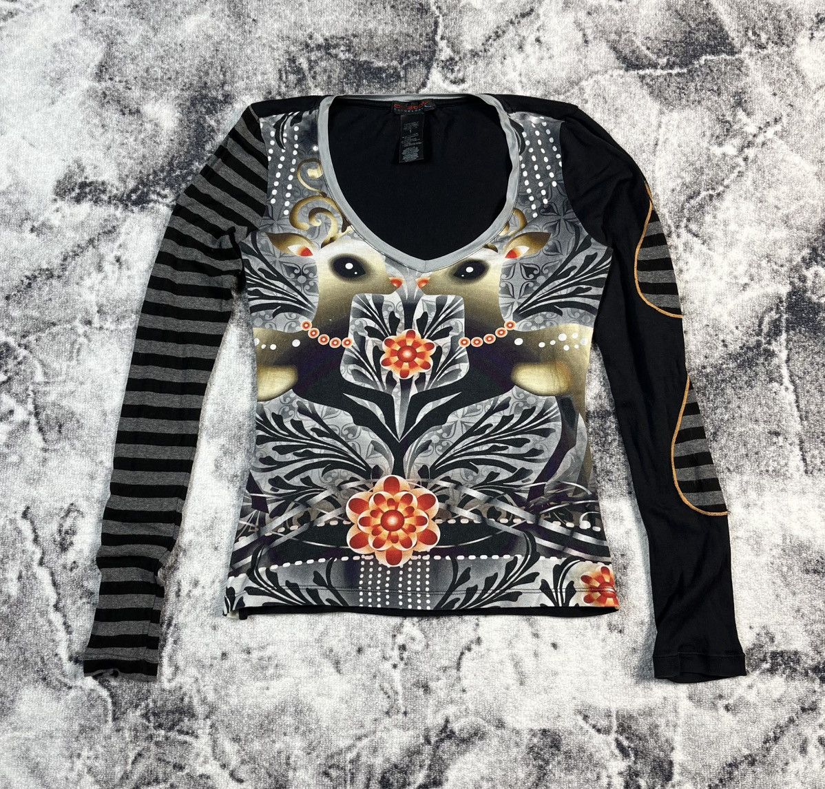 Custo Barcelona Custo Barcelona Deer Graphic Long Sleeve Y2K Top XS S Size XS / US 0-2 / IT 36-38 - 1 Thumbnail