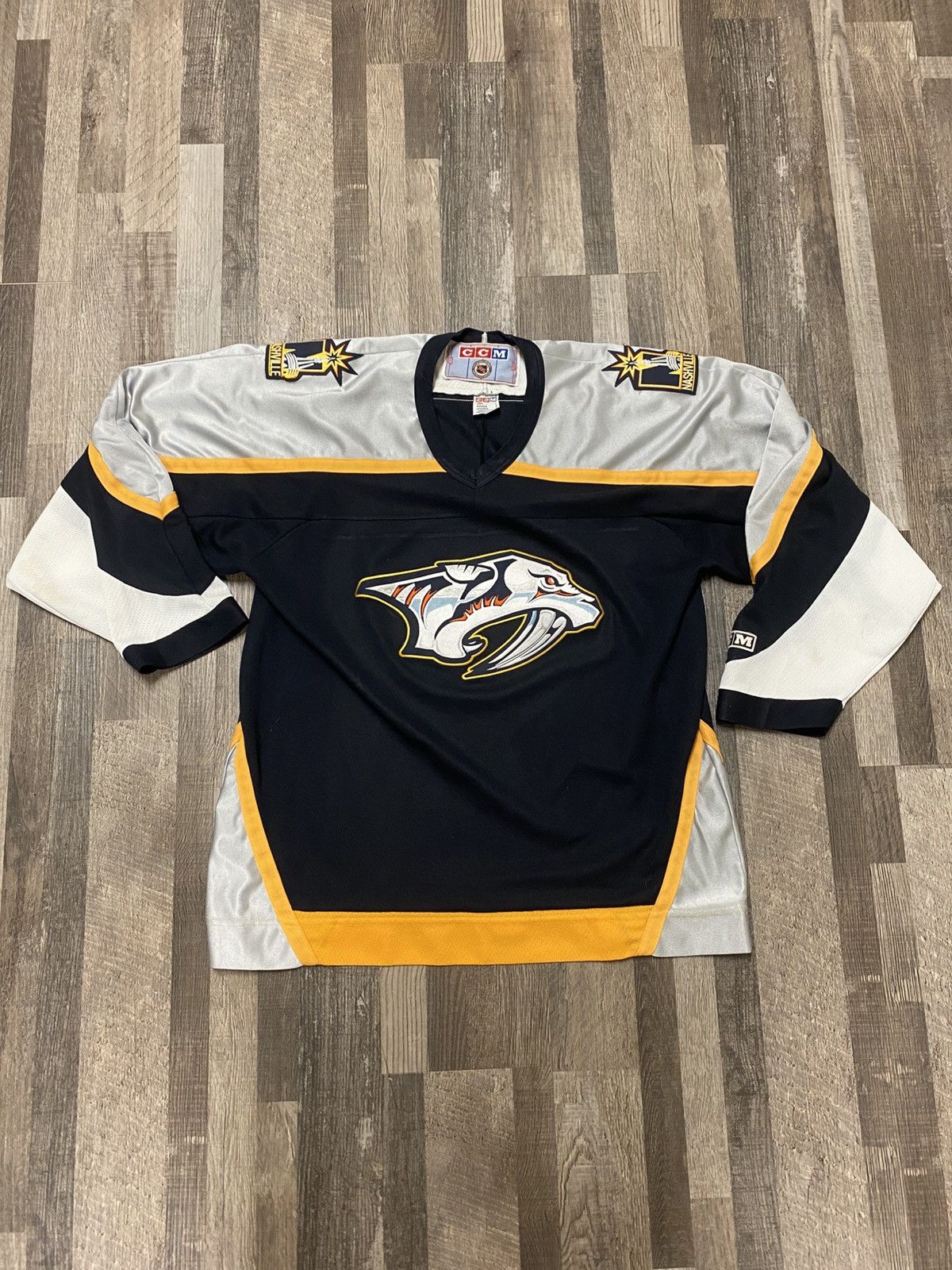 NHL Vintage CCM Nashville Predators Jersey NHL Made in Canada Size US L / EU 52-54 / 3 - 1 Thumbnail