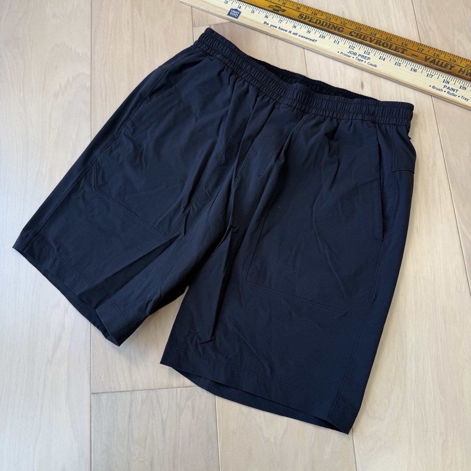Lululemon Lululemon Bowline Shorts Medium Black Workout Athleisure Size US 29 - 9 Thumbnail