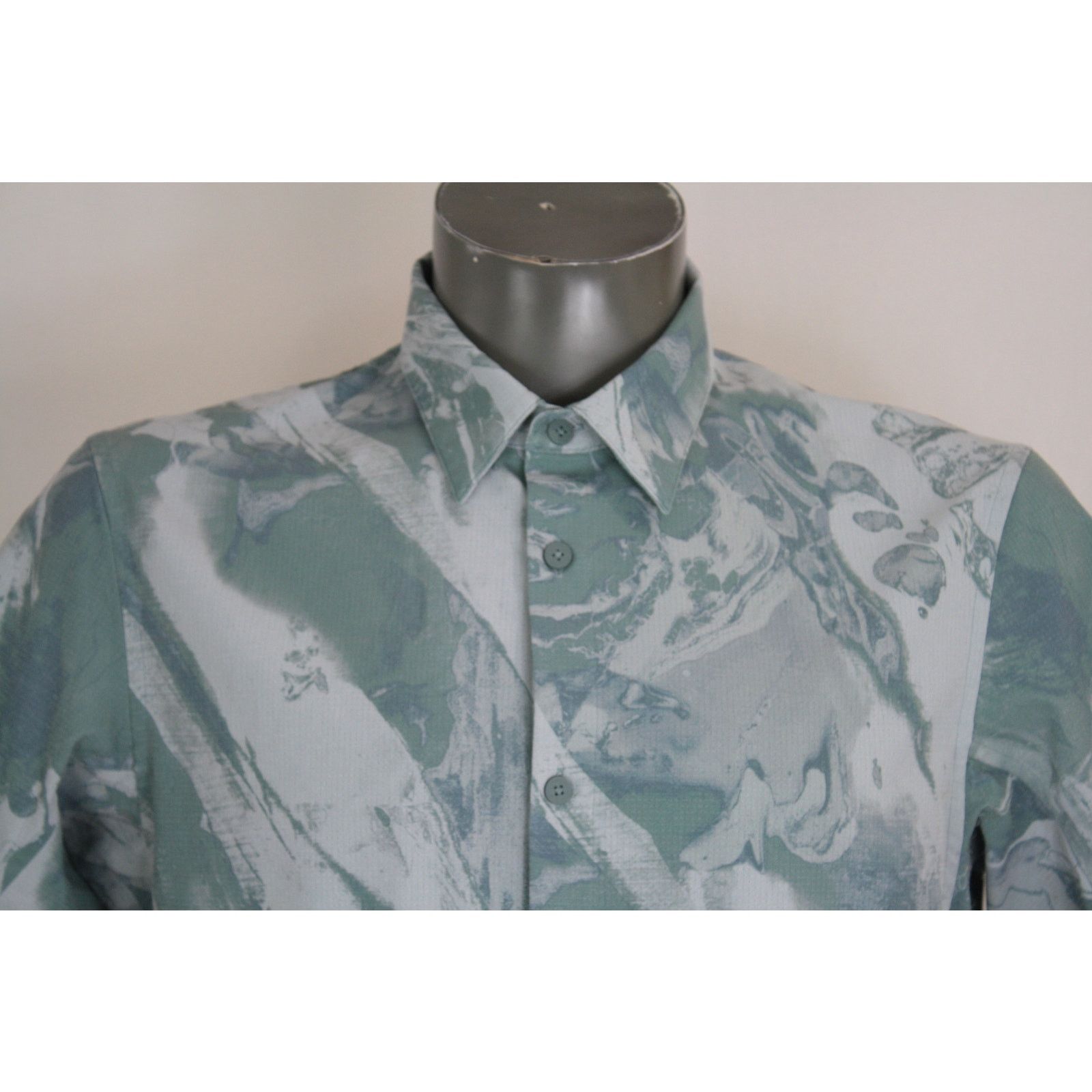 Lululemon Lululemon Airing Easy Shirt L Marble Print Button Up Green Size US L / EU 52-54 / 3 - 2 Thumbnail