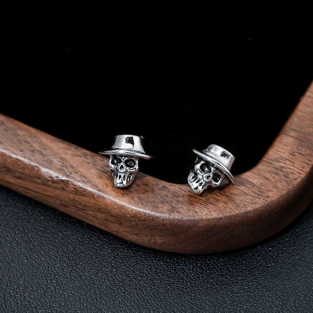 Jewelry Halloween Skull Head Earrings Size ONE SIZE - 1 Thumbnail