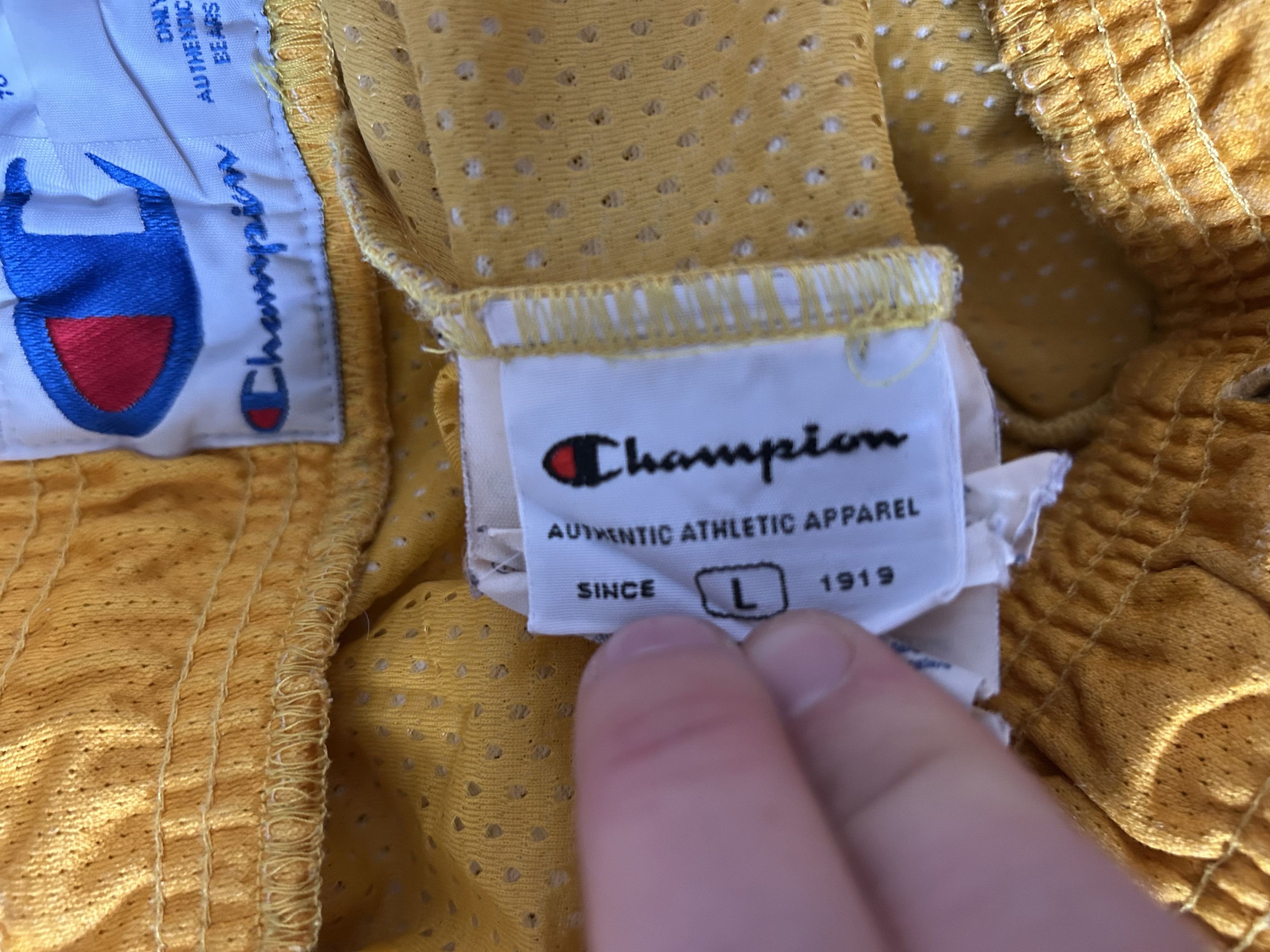 Champion Vintage LOS ANGELES LAKERS Shorts - Champion - L - SALE Size US 32 / EU 48 - 3 Thumbnail