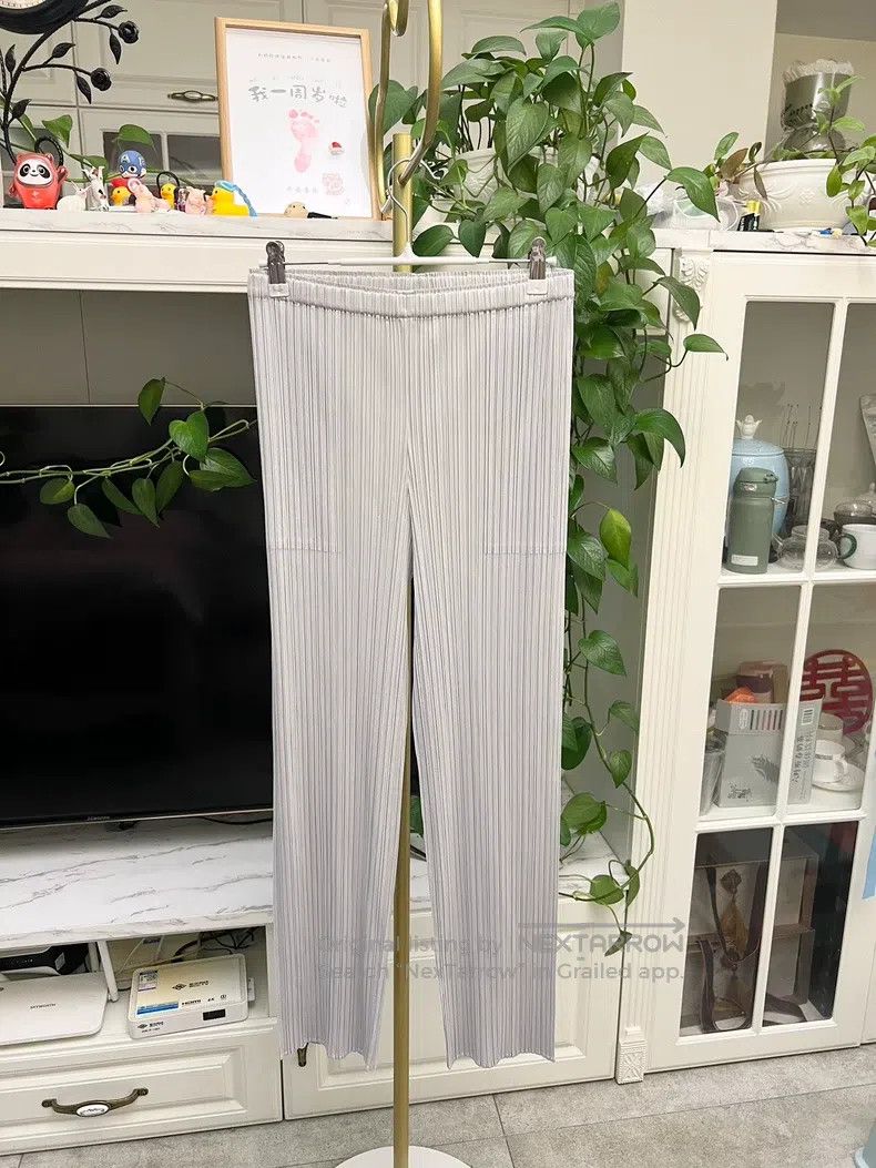 Issey Miyake Issey Miyake Light Gray Straight - Leg Pants Size 26" / US 2 / IT 38 - 2 Thumbnail