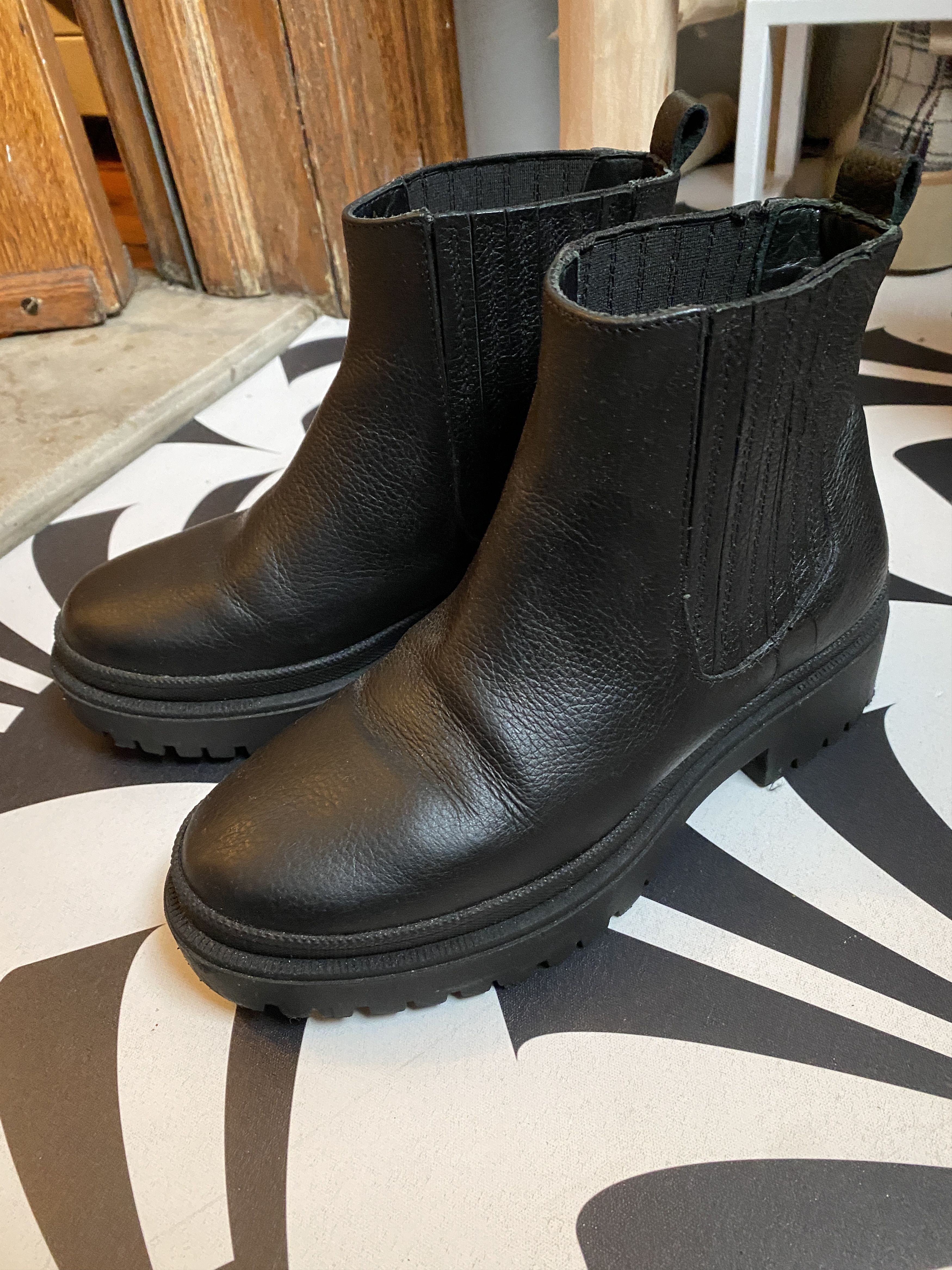 Portland Leather Portland Leather Kiki Chelsea Boot Size 5.5 Size US 5.5 / IT 35.5 - 2 Thumbnail
