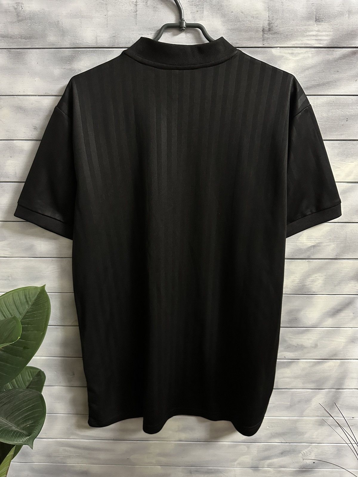 Adidas Rare T-Shirt Adidas x Manchester United Centr Logo Soccer Size US L / EU 52-54 / 3 - 7 Thumbnail