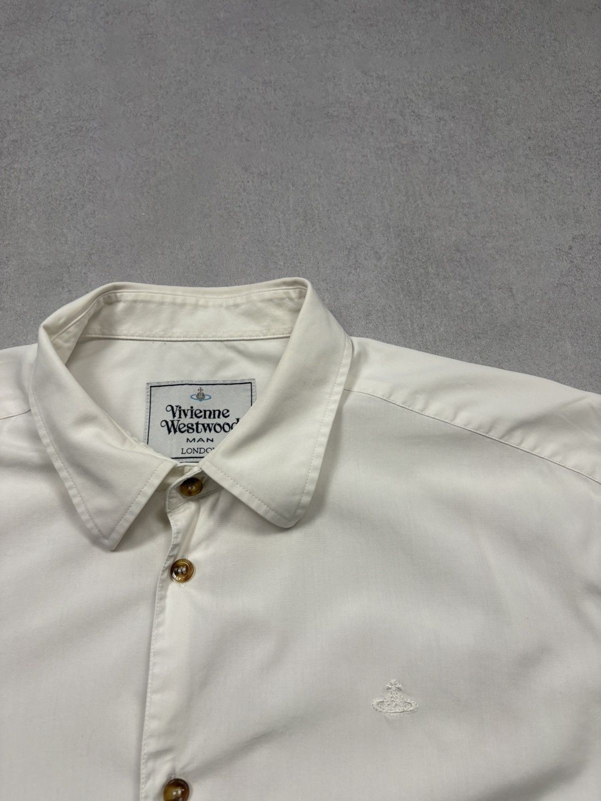 Vivienne Westwood SS15 Vivienne Westwood Orb Small Logo White Button Up Shirt Size US L / EU 52-54 / 3 - 6 Thumbnail