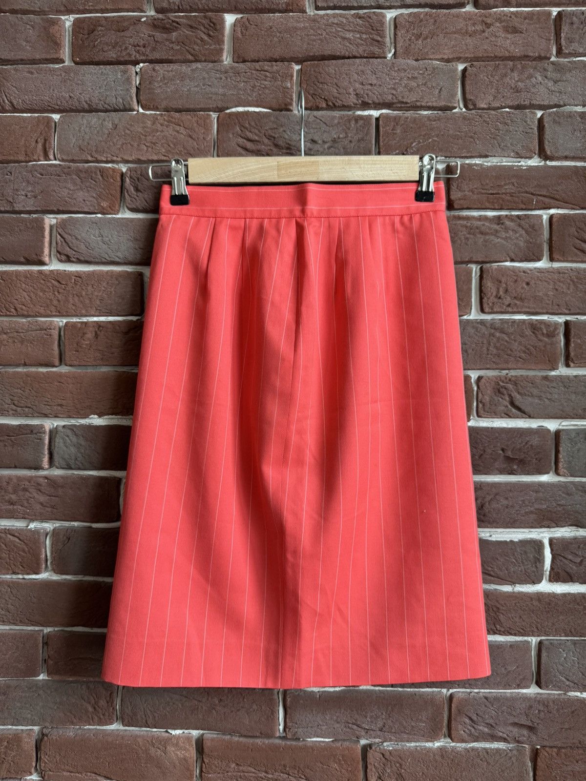 Yves Saint Laurent Yves Saint Laurent 80s Vintage Midi Wool Pencil Skirt Size 28" / US 6 / IT 42 - 2 Thumbnail