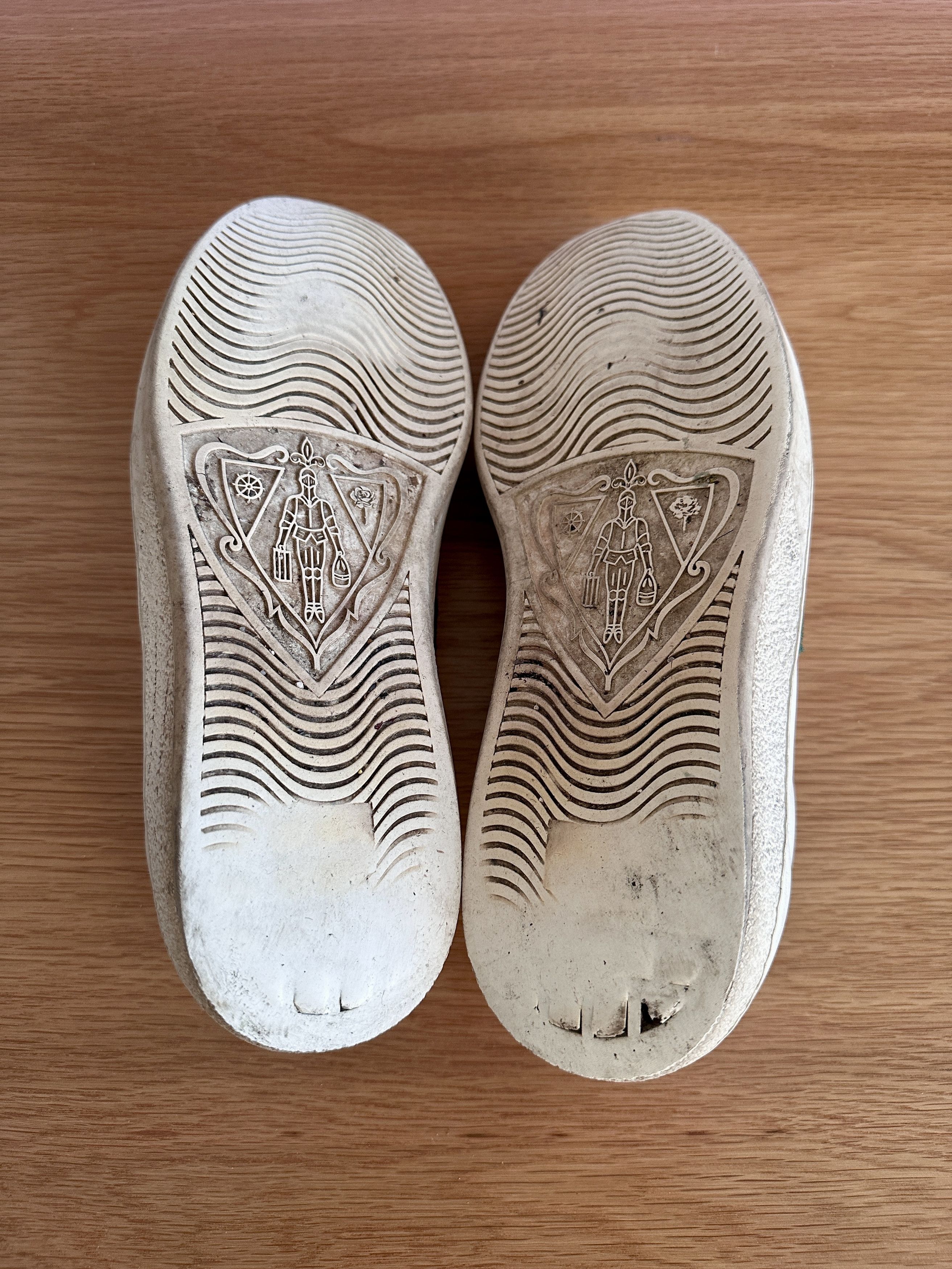 Gucci Gucci Ace Embroidered Bee Sneaker Size US 9 / EU 42 - 7 Thumbnail