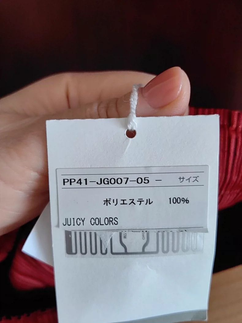 Issey Miyake Issey Miyake size:one size Red pleated green Mountain limi Size 22" - 4 Thumbnail