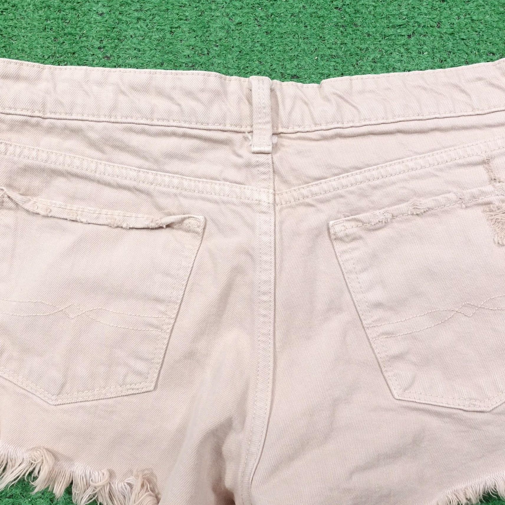 Lucky Brand Lucky Brand Women's Shorts Size 8 Beige Denim Cut-Off Frayed Hem Casual Summer Size 30" / US 8 / IT 44 - 6 Thumbnail