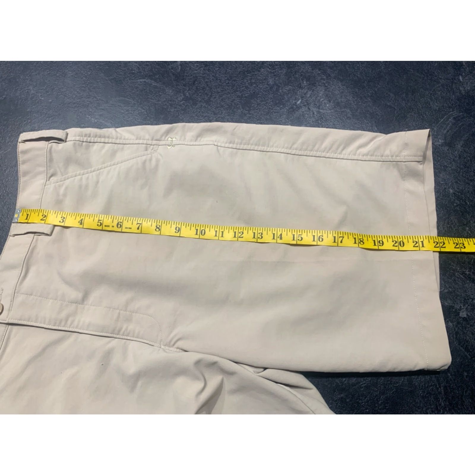Under Armour Under Armour Men’s Golf Shorts Sz 38 Beige Nylon Bermuda Casual Spring Summer Size US 32 / EU 48 - 5 Thumbnail