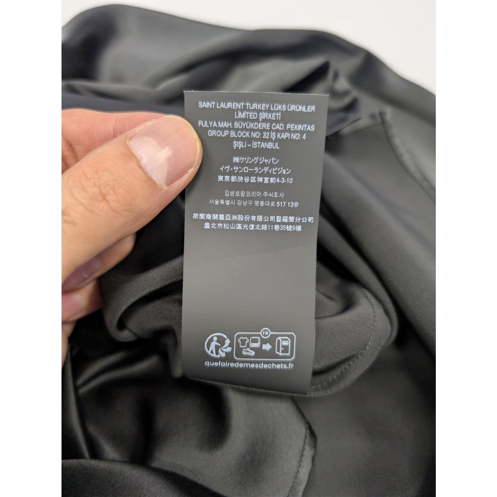 Saint Laurent Paris o1rshd1 silk shirt with a bow at the neck in Black Size US S / EU 44-46 / 1 - 21 Thumbnail