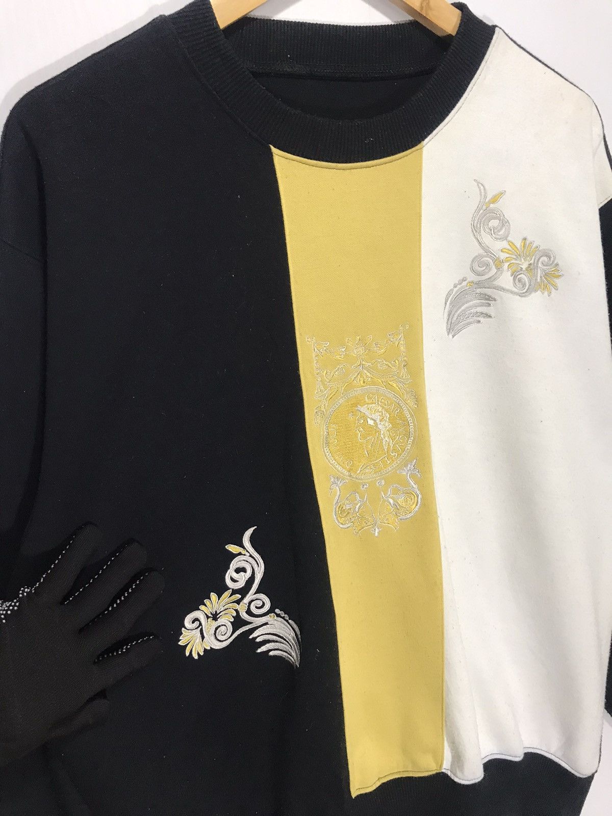 Japanese Brand × Vintage Vintage Caesar Bloral Embroidery Crewneck Sweatshirt Size L / US 10 / IT 46 - 4 Thumbnail