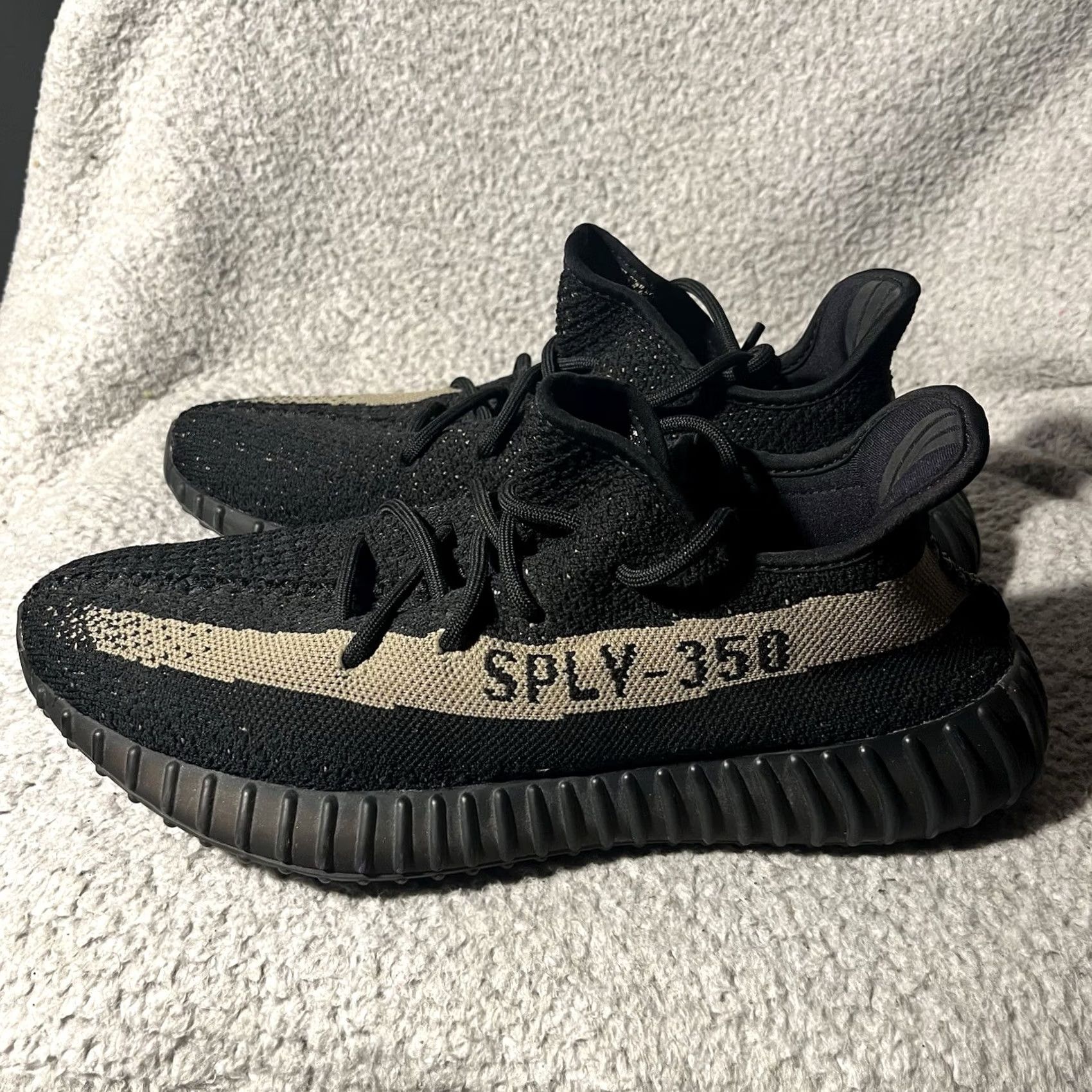 Adidas Adidas Yeezy Boost 350 Core Green Black V2 BY9611 Mens 9.5 2016 Used No Box Size US 10 / EU 43 - 3 Thumbnail