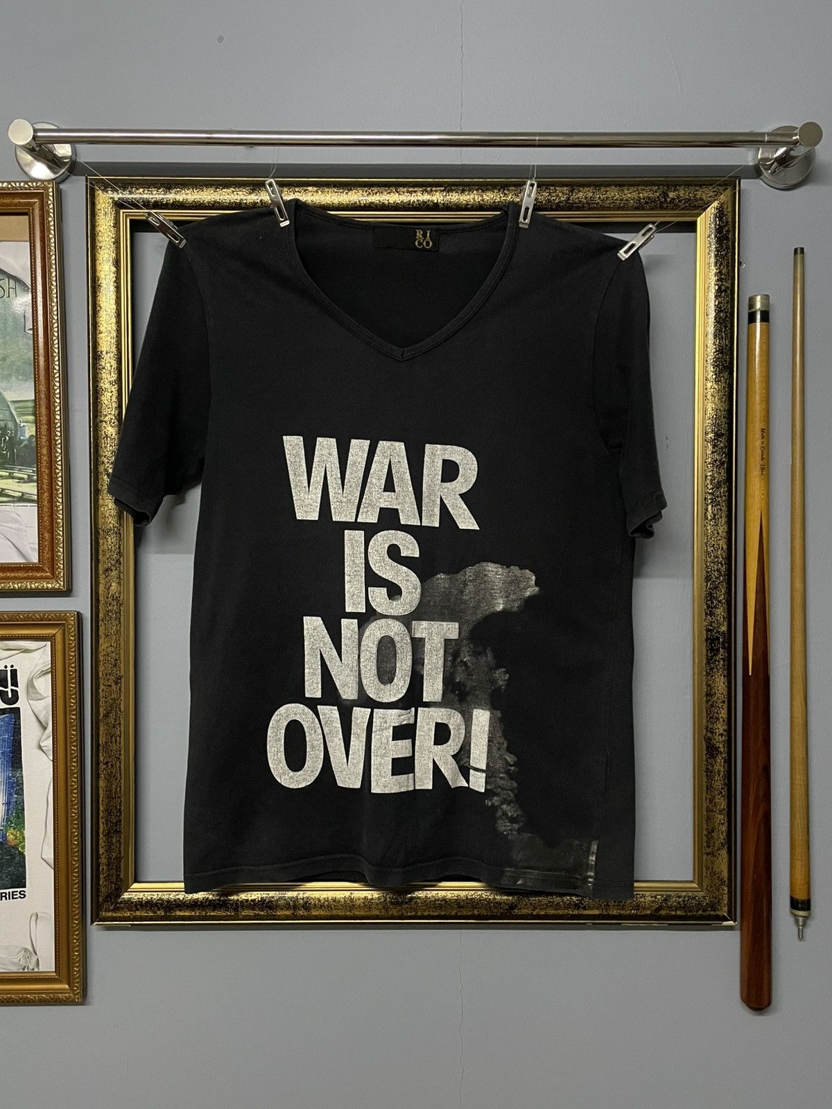 Japanese Brand Vintage 90s Japan Designer Rico ‘War Is Not Over’ Iconic Tee Size US M / EU 48-50 / 2 - 1 Thumbnail