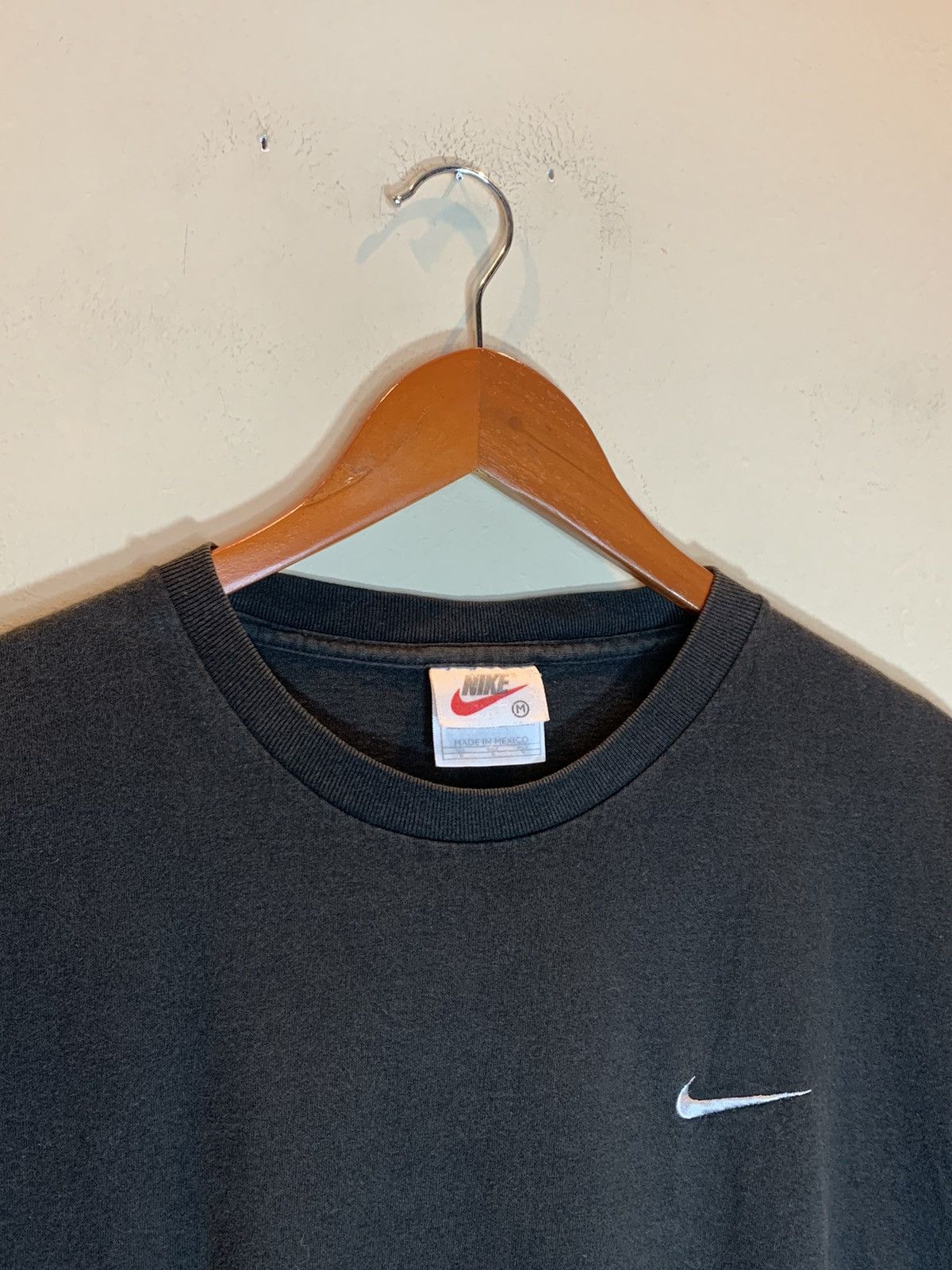 Nike *RARE* Vintage 90’s Nike Faded Swoosh Essential T-Shirt - M Size US M / EU 48-50 / 2 - 2 Thumbnail