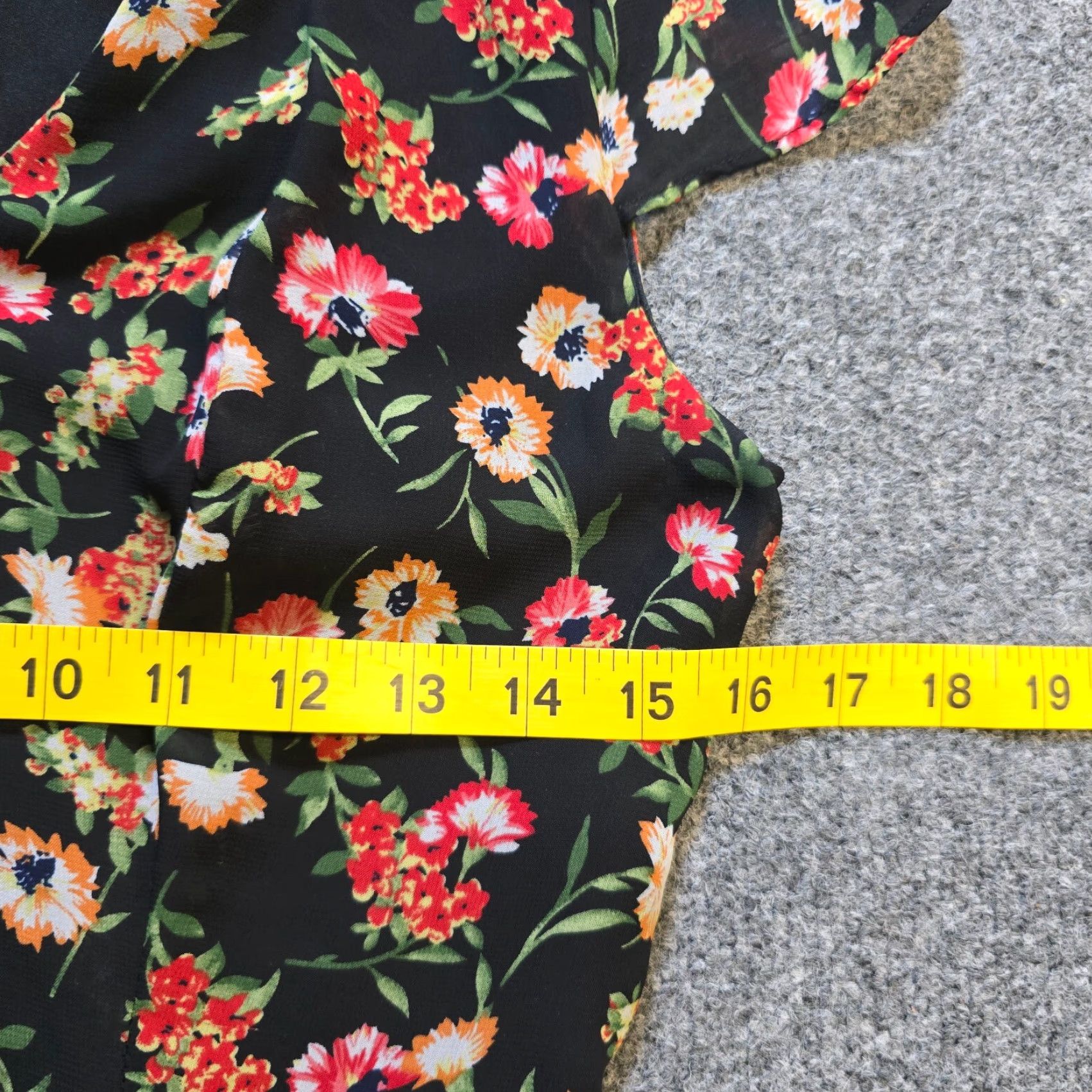 Betsey Johnson Betsey Johnson Dress Womens Size 2 Black Floral A-Line V-Neck Cocktail Party - Knee Length, Short Sleeve, Lined, Polyester Chiffon, Cap Sleeve, Zip Size XS / US 0-2 / IT 36-38 - 5 Thumbnail