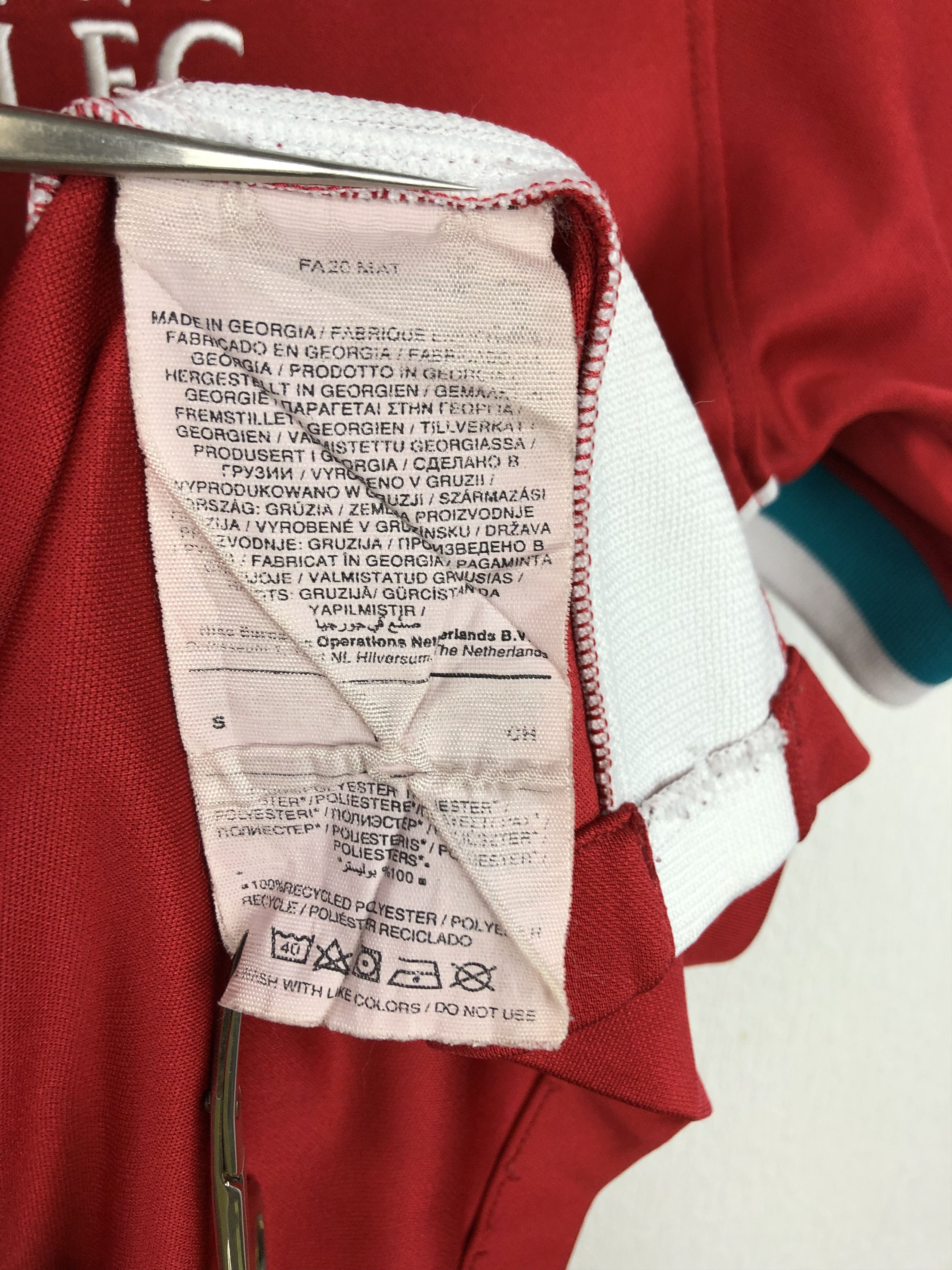 Other Liverpool Home football shirt 2020 Soccer Nike Jersey Red Size US S / EU 44-46 / 1 - 9 Thumbnail