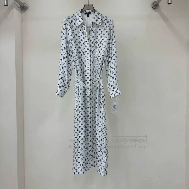 Louis Vuitton Louis Vuitton 25 blue and white full print mulberry silk s Size XXS / US 00 / IT 34 - 1 Thumbnail