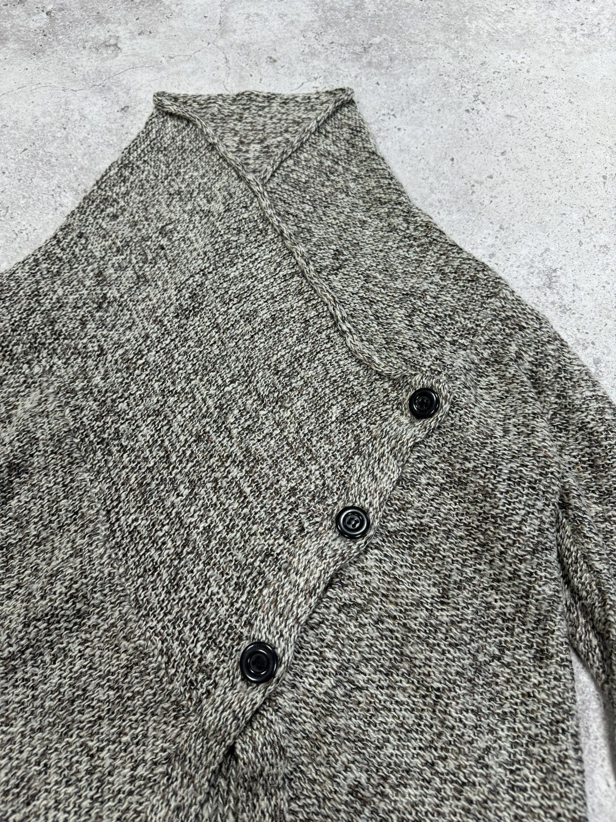 Japanese Brand Vintage Asymmetric Button Long Sweater Size US M / EU 48-50 / 2 - 12 Thumbnail