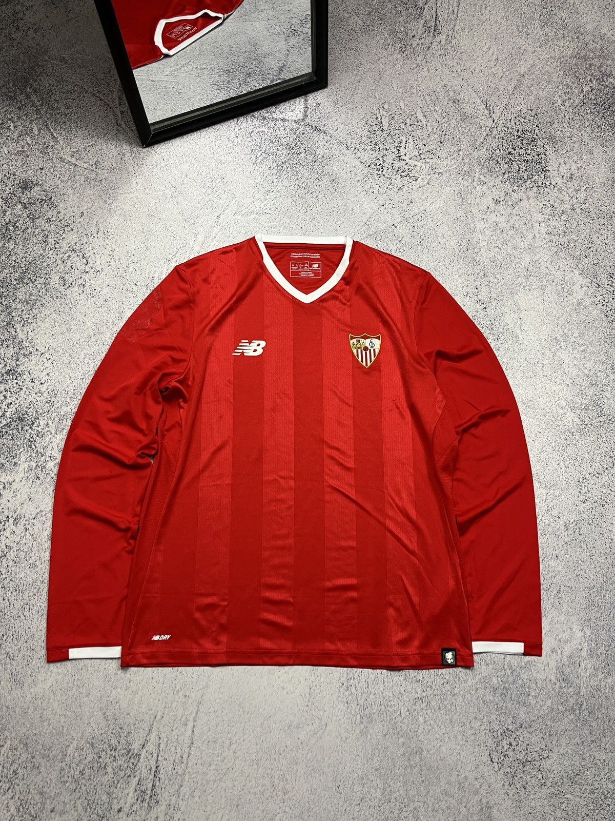 New Balance Sevilla FC 2017 New Balance Longsleeve Shirt Soccer Jersey Size US XL / EU 56 / 4 - 1 Thumbnail