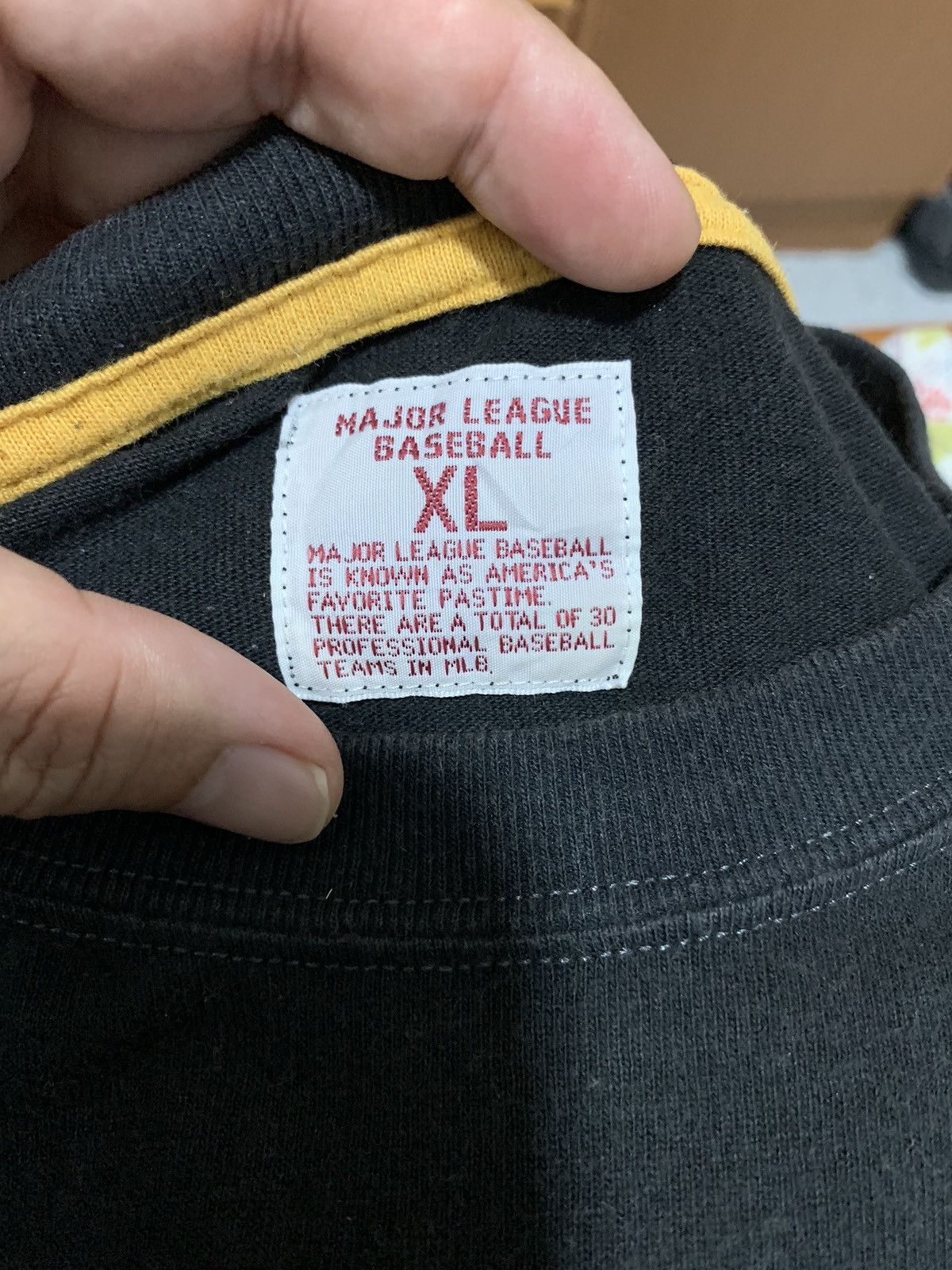Uniqlo Vintage Y2K Uniclo MLB Pitttsburgh Pirates T-Shirt Size US XL / EU 56 / 4 - 9 Thumbnail