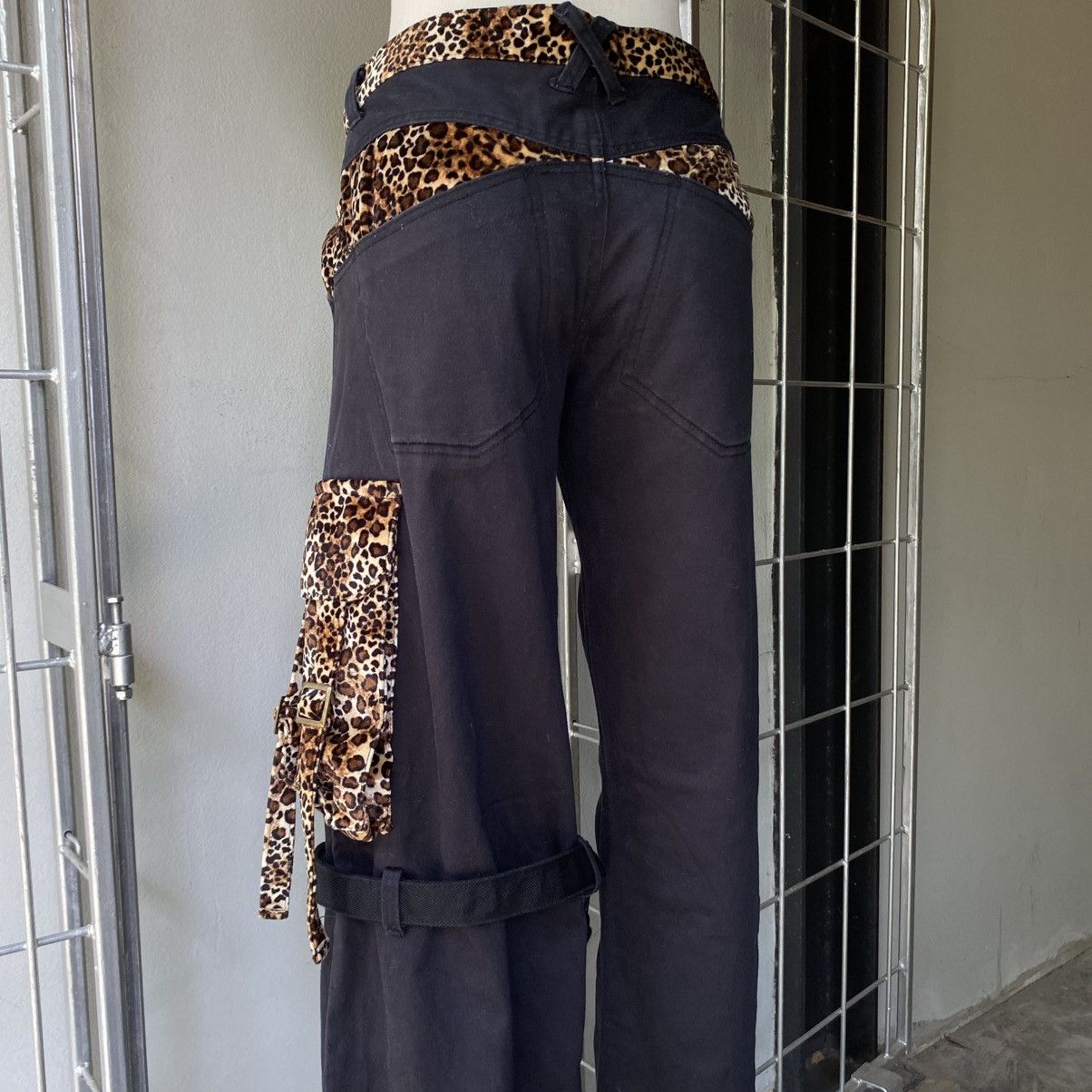 Japanese Brand × Seditionaries HUNDRED CLUB Y2K Punk Black Cargo Pants with Leopard Trim Size 32" / US 10 / IT 46 - 21 Thumbnail