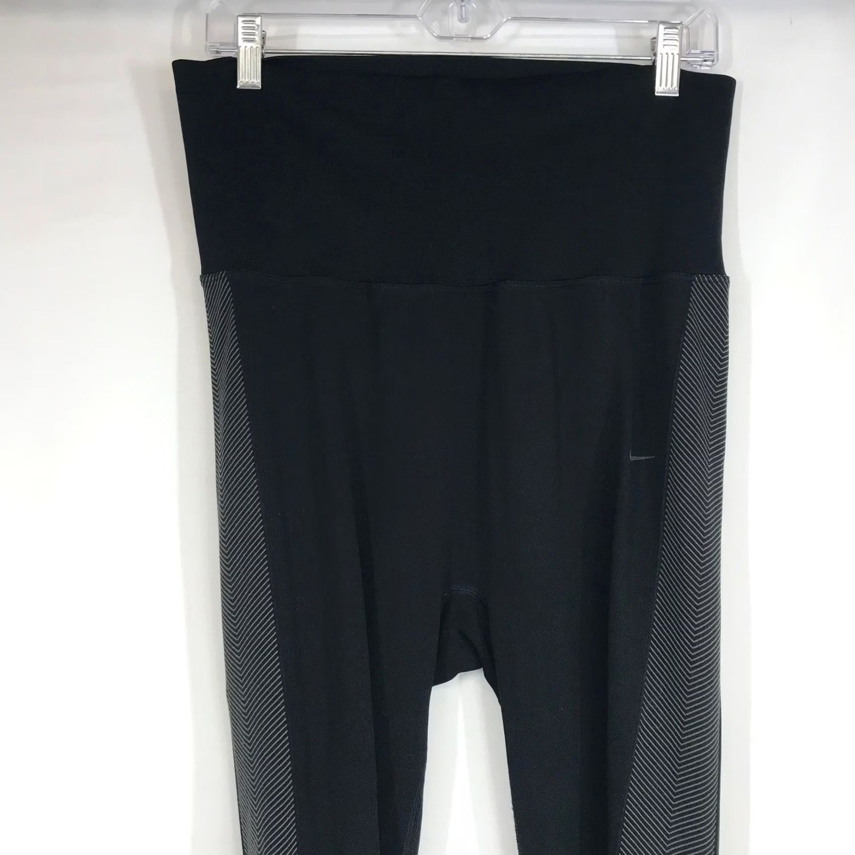 Nike Nike Dri-Fit Leggings Women's Size M Black Chevron Pattern Athletic Size 32" / US 10 / IT 46 - 2 Thumbnail