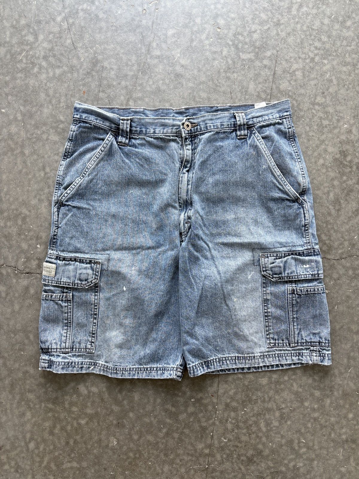 Wrangler Vintage Y2K Wrangler Cargo Jean Shorts Size 36 Distressed Size US 36 / EU 52 - 1 Thumbnail