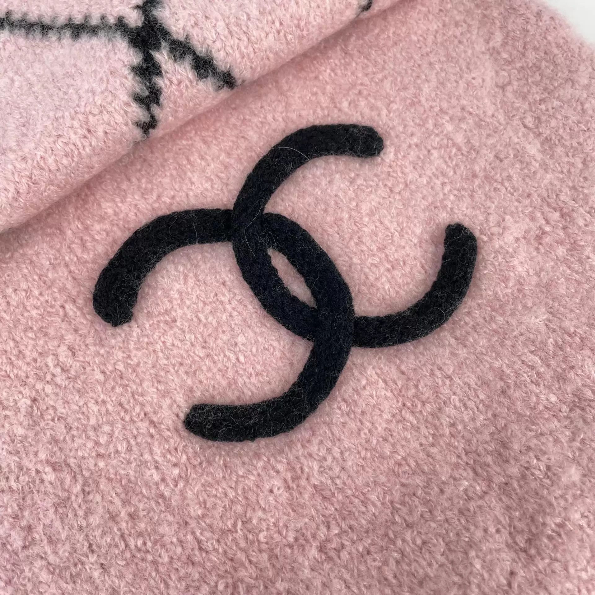 Chanel Chanel Cashmere Scarf Black & Pink Colorblock Double C Size ONE SIZE - 5 Thumbnail