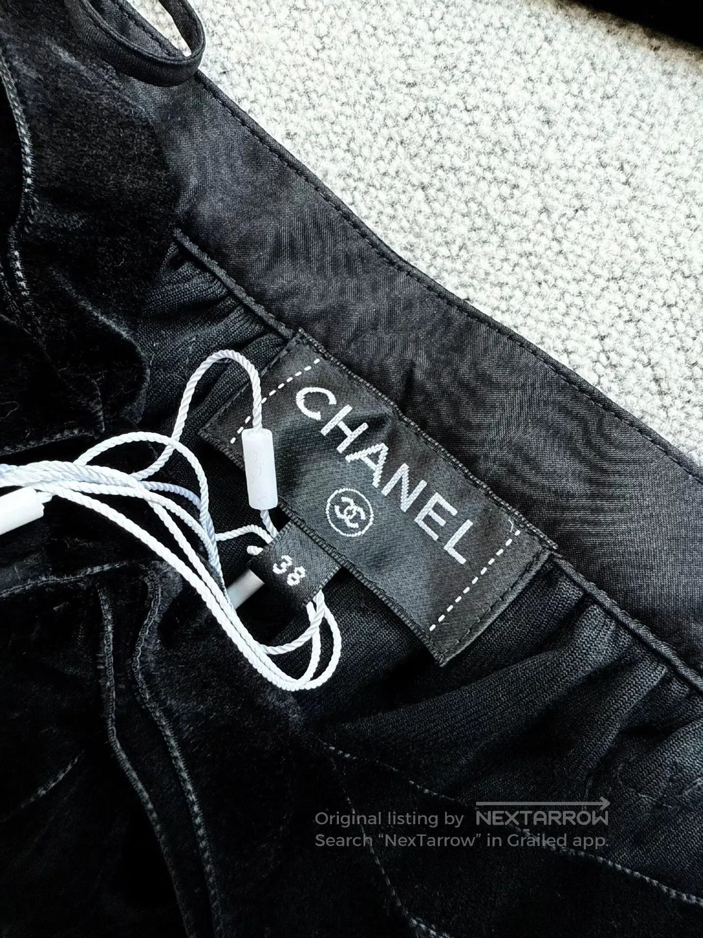 Chanel Chanel Velvet Sequin Skirt, Jennie Version. Size 28" / US 6 / IT 42 - 4 Thumbnail