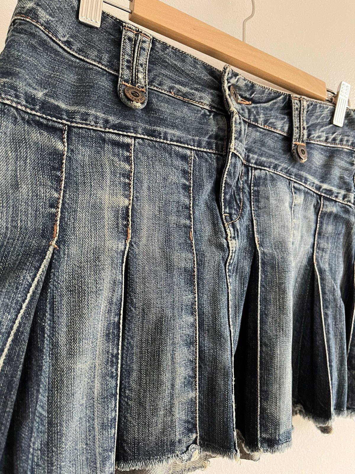 Pepe Jeans × Vintage Vintage PEPE Jeans Distressed Denim Pleated Mini Skirt Size 32" / US 10 / IT 46 - 2 Thumbnail