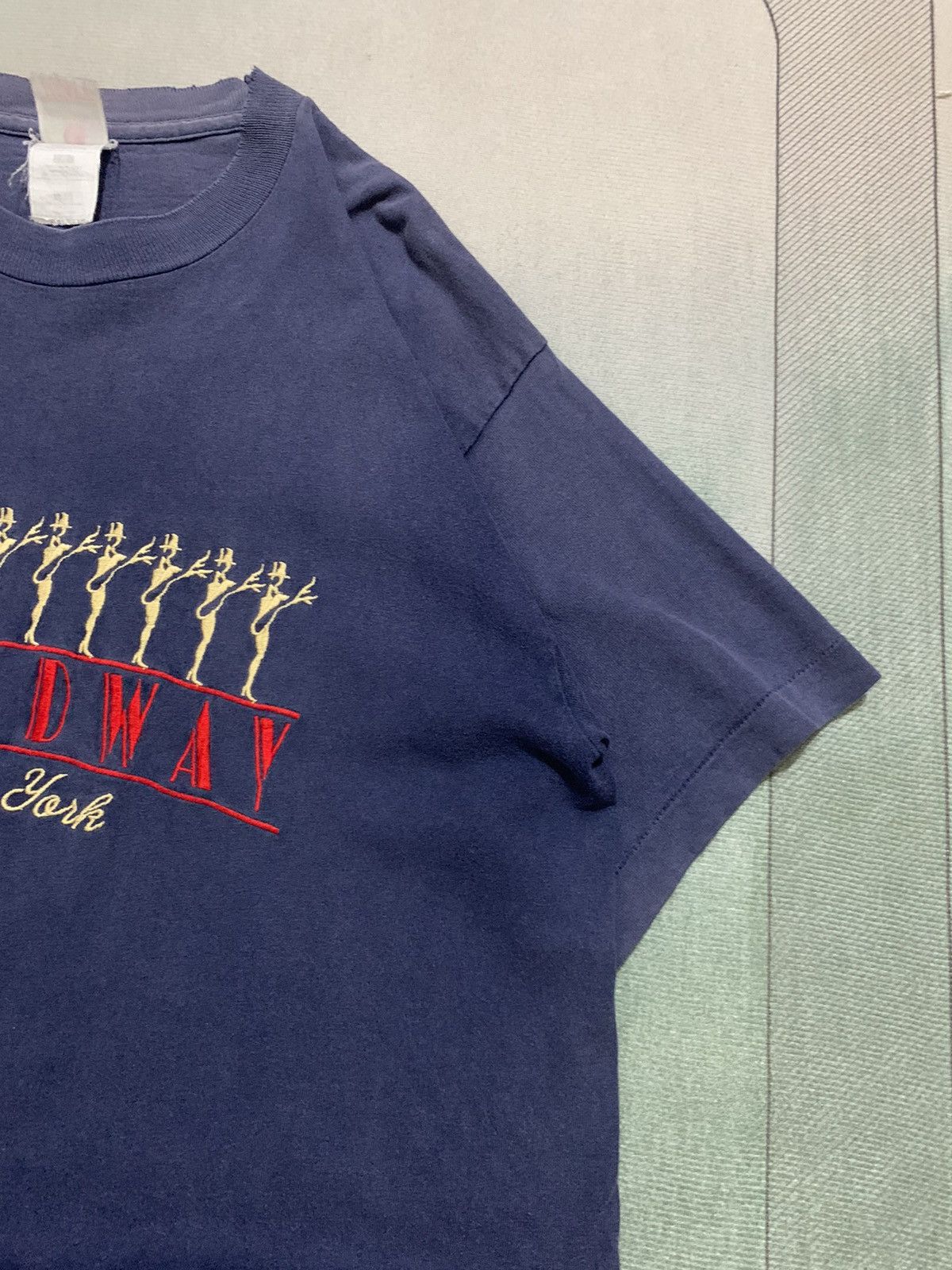 Fruit Of The Loom VINTAGE Broadway New York Shirt Adult Mens Blue Size US L / EU 52-54 / 3 - 2 Thumbnail