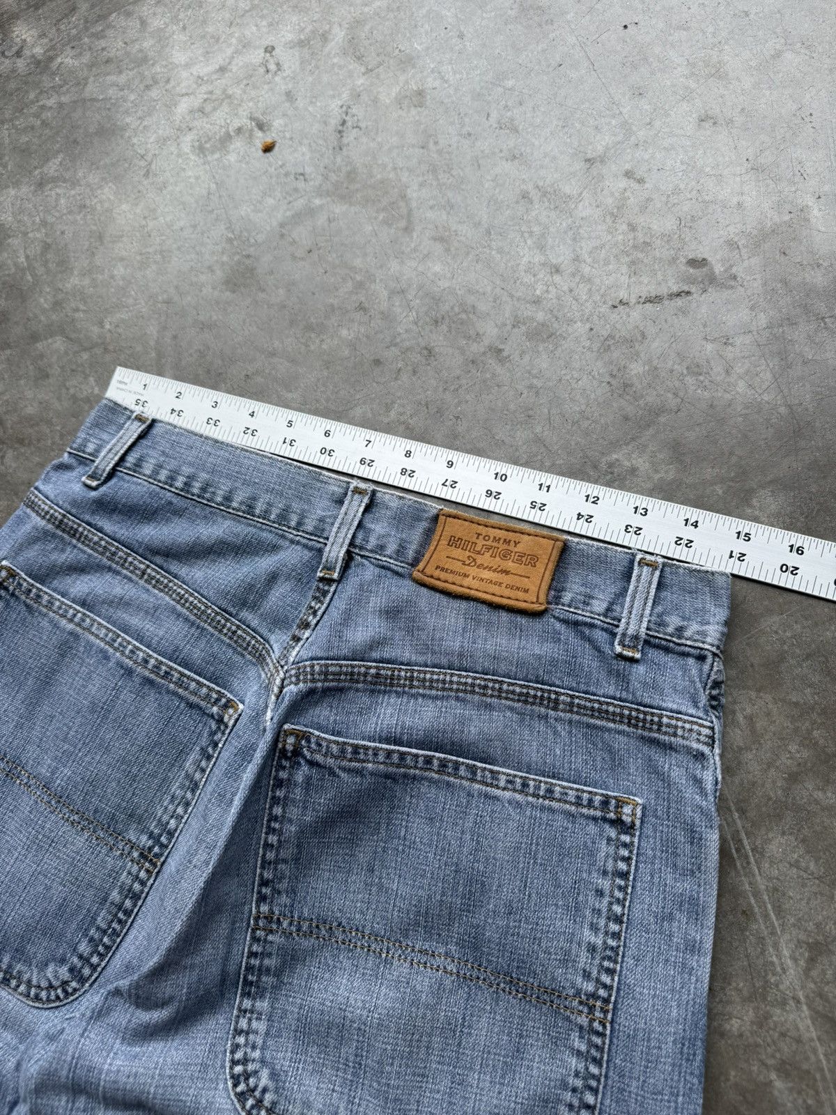 Tommy Hilfiger × Vintage Vintage 90’s/Y2K Tommy Hilfiger Baggy Carpenter Denim Size US 30 / EU 46 - 5 Thumbnail