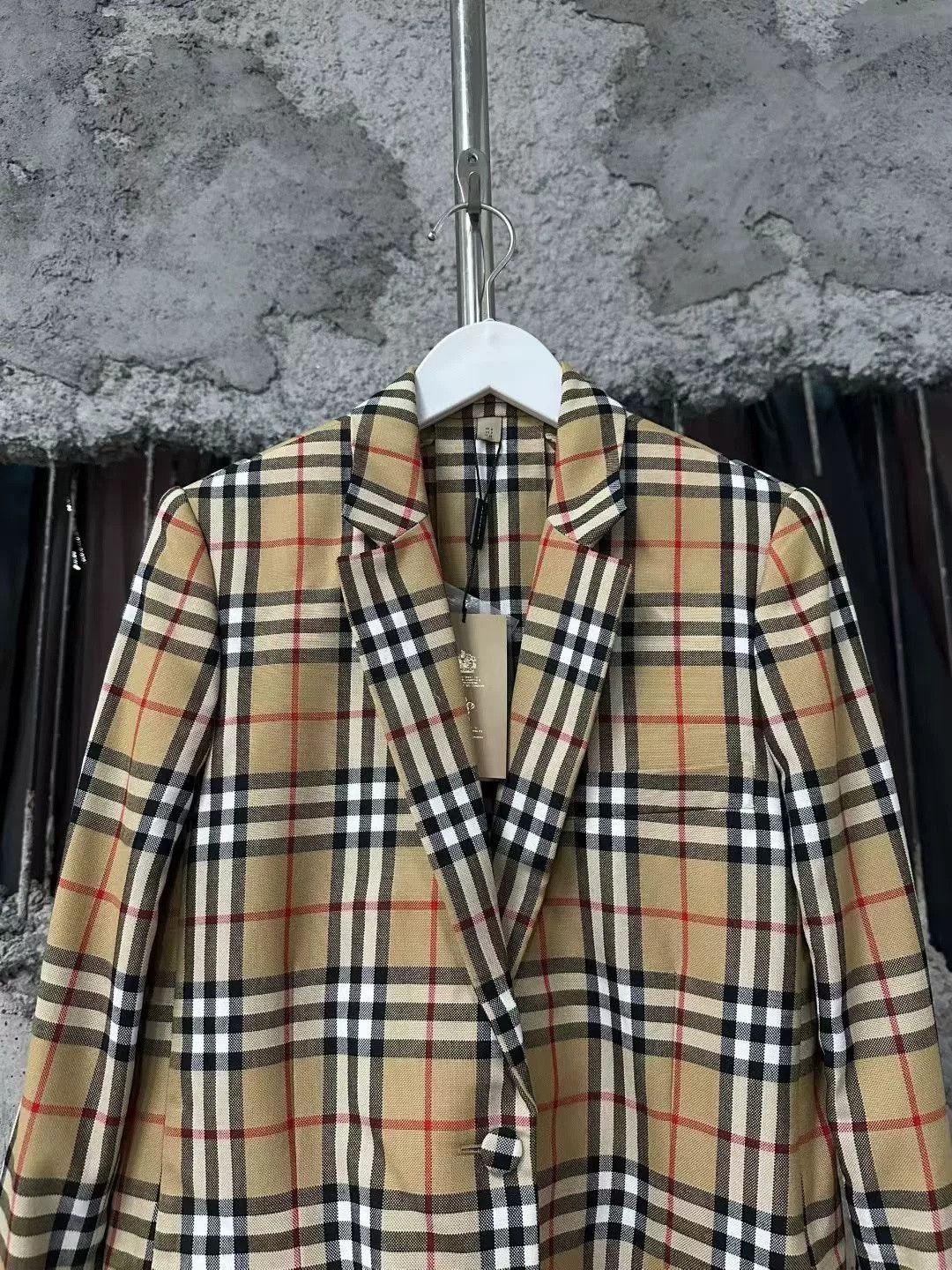 Burberry Burberry Khaki Red Plaid Blazer Size US 7 / EU 40 - 3 Thumbnail